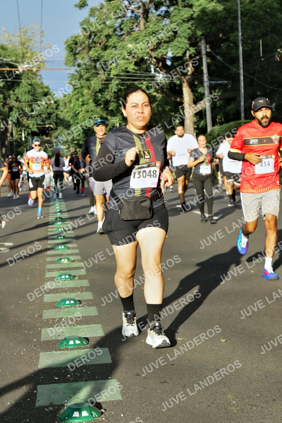 Foto de la X Carrera Leones Negros Red Cola 2026 en Rectoría General de la UdeG, Av. Juárez 976 (meta en Av. Enrique Díaz de León y Pedro Moreno), Guadalajara a las 07:52 · dorsal 13048, 414, 11045