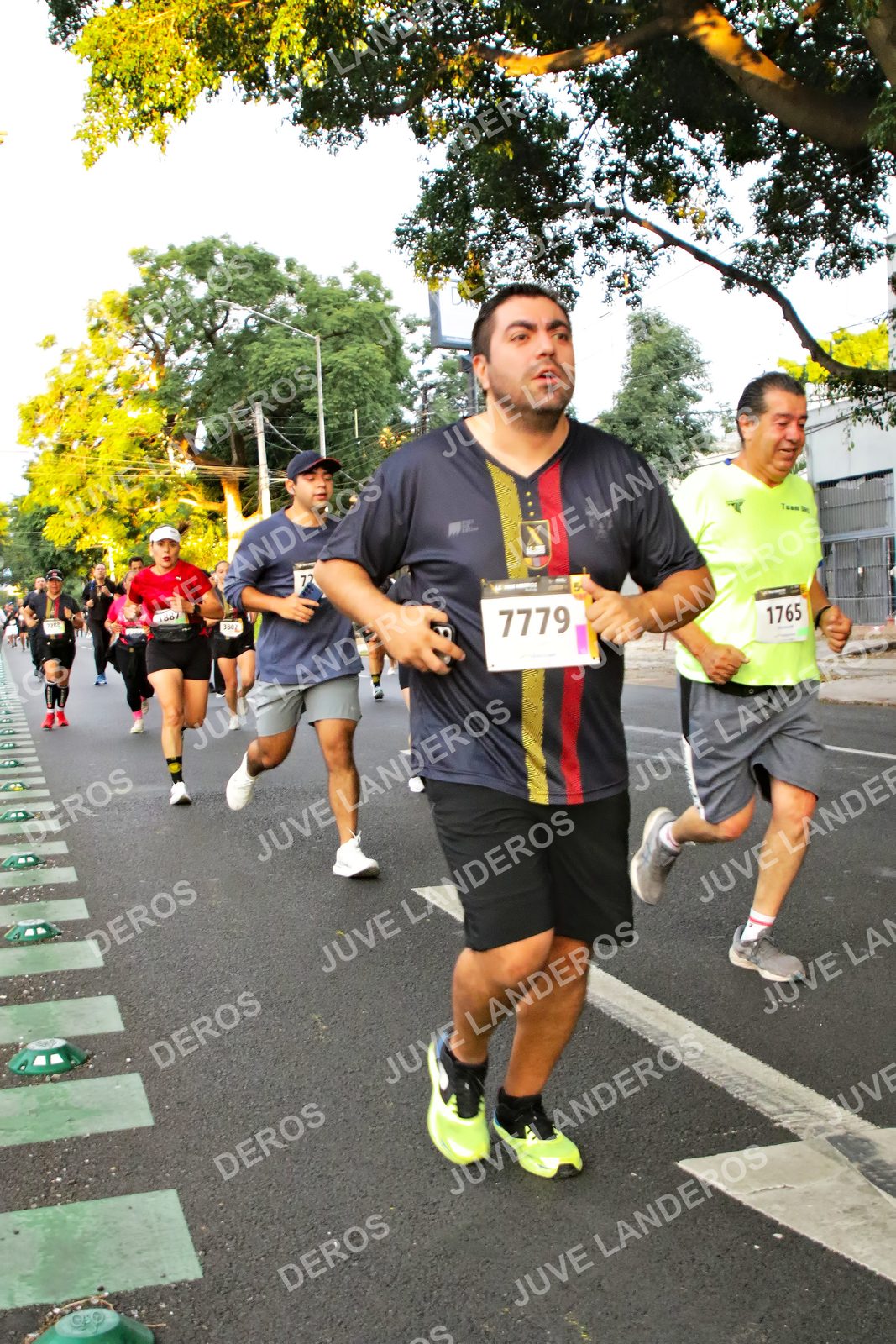 Foto de la X Carrera Leones Negros Red Cola 2026 en Rectoría General de la UdeG, Av. Juárez 976 (meta en Av. Enrique Díaz de León y Pedro Moreno), Guadalajara a las 05:03 · dorsal 7779, 1765