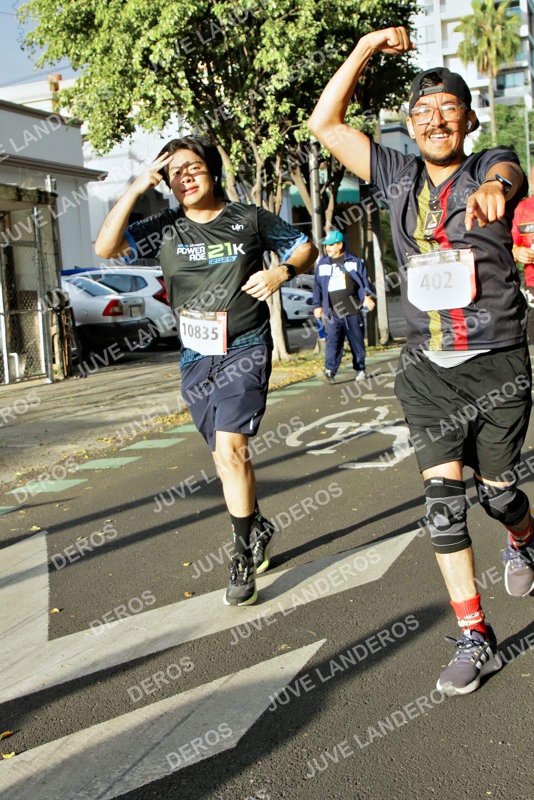 Foto de la X Carrera Leones Negros Red Cola 2026 en Rectoría General de la UdeG, Av. Juárez 976 (meta en Av. Enrique Díaz de León y Pedro Moreno), Guadalajara a las 07:56 · dorsal 402, 10835