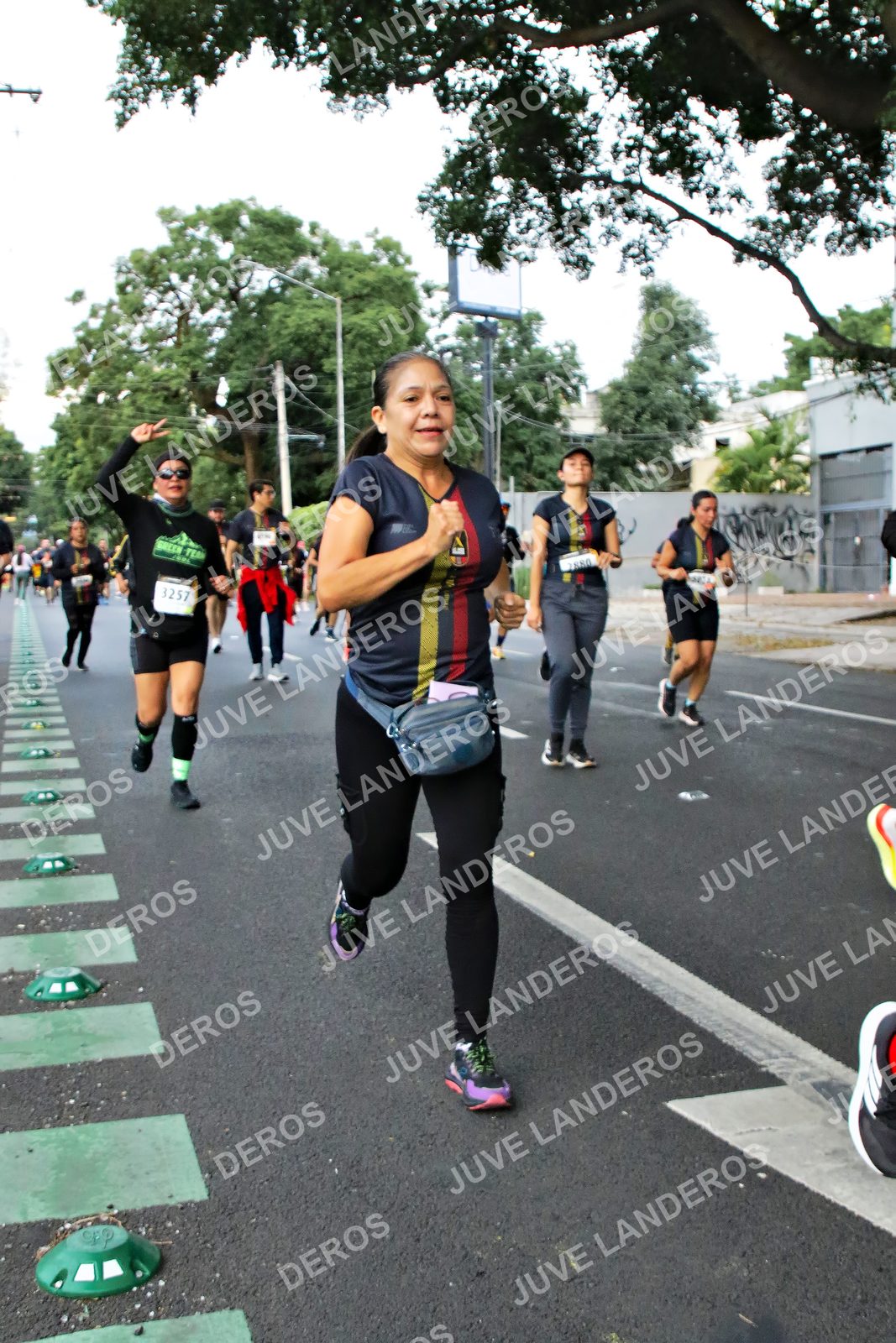 Foto de la X Carrera Leones Negros Red Cola 2026 en Rectoría General de la UdeG, Av. Juárez 976 (meta en Av. Enrique Díaz de León y Pedro Moreno), Guadalajara a las 05:10 · dorsal 3257