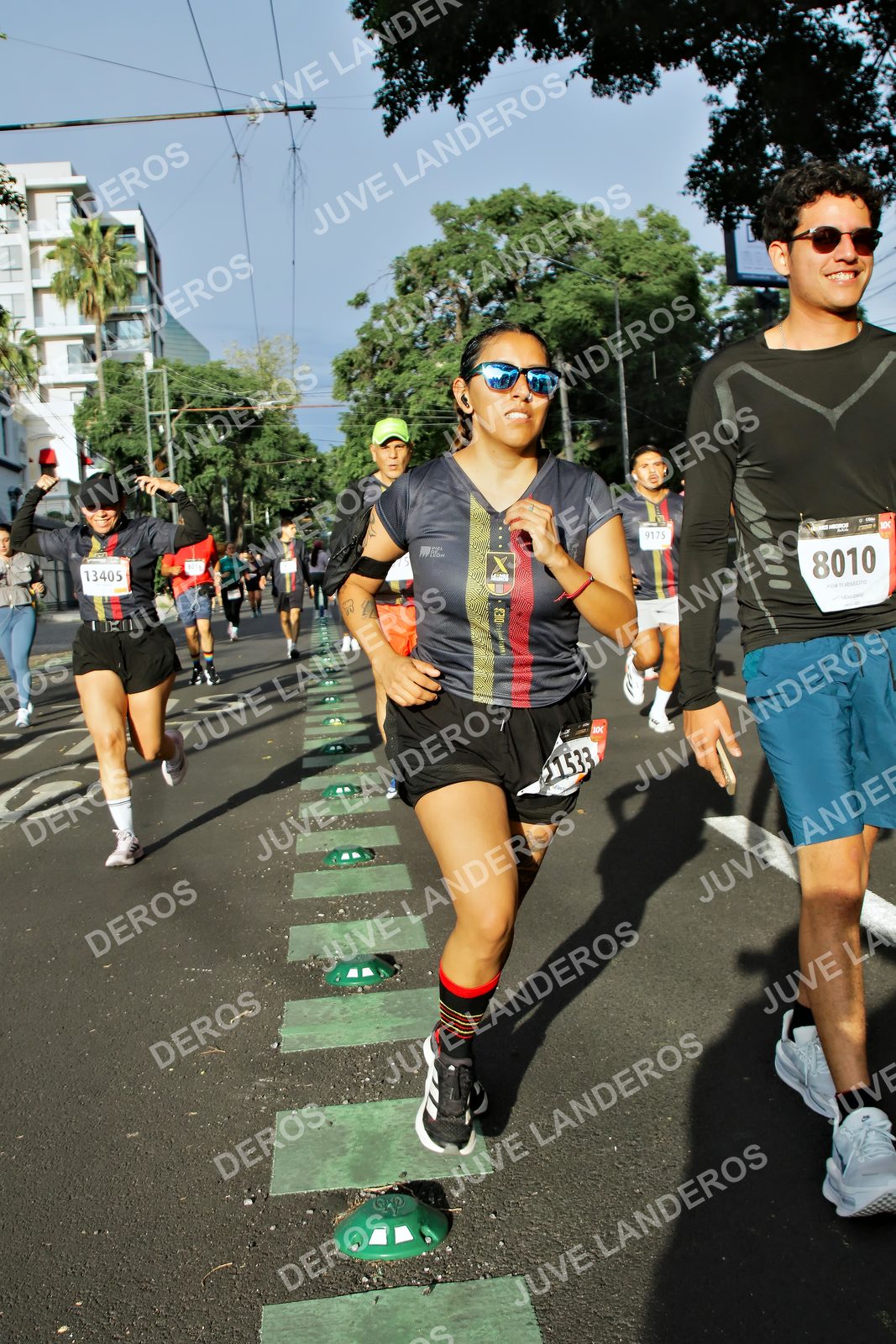 Foto de la X Carrera Leones Negros Red Cola 2026 en Rectoría General de la UdeG, Av. Juárez 976 (meta en Av. Enrique Díaz de León y Pedro Moreno), Guadalajara a las 07:58 · dorsal 8010, 13405, 9175