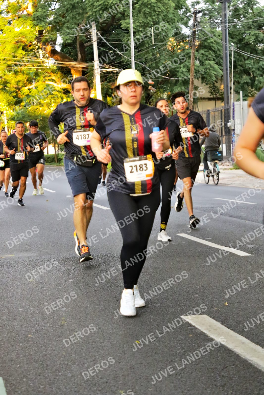 Foto de la X Carrera Leones Negros Red Cola 2026 en Rectoría General de la UdeG, Av. Juárez 976 (meta en Av. Enrique Díaz de León y Pedro Moreno), Guadalajara a las 05:02 · dorsal 2183, 4187, 7350, 6284