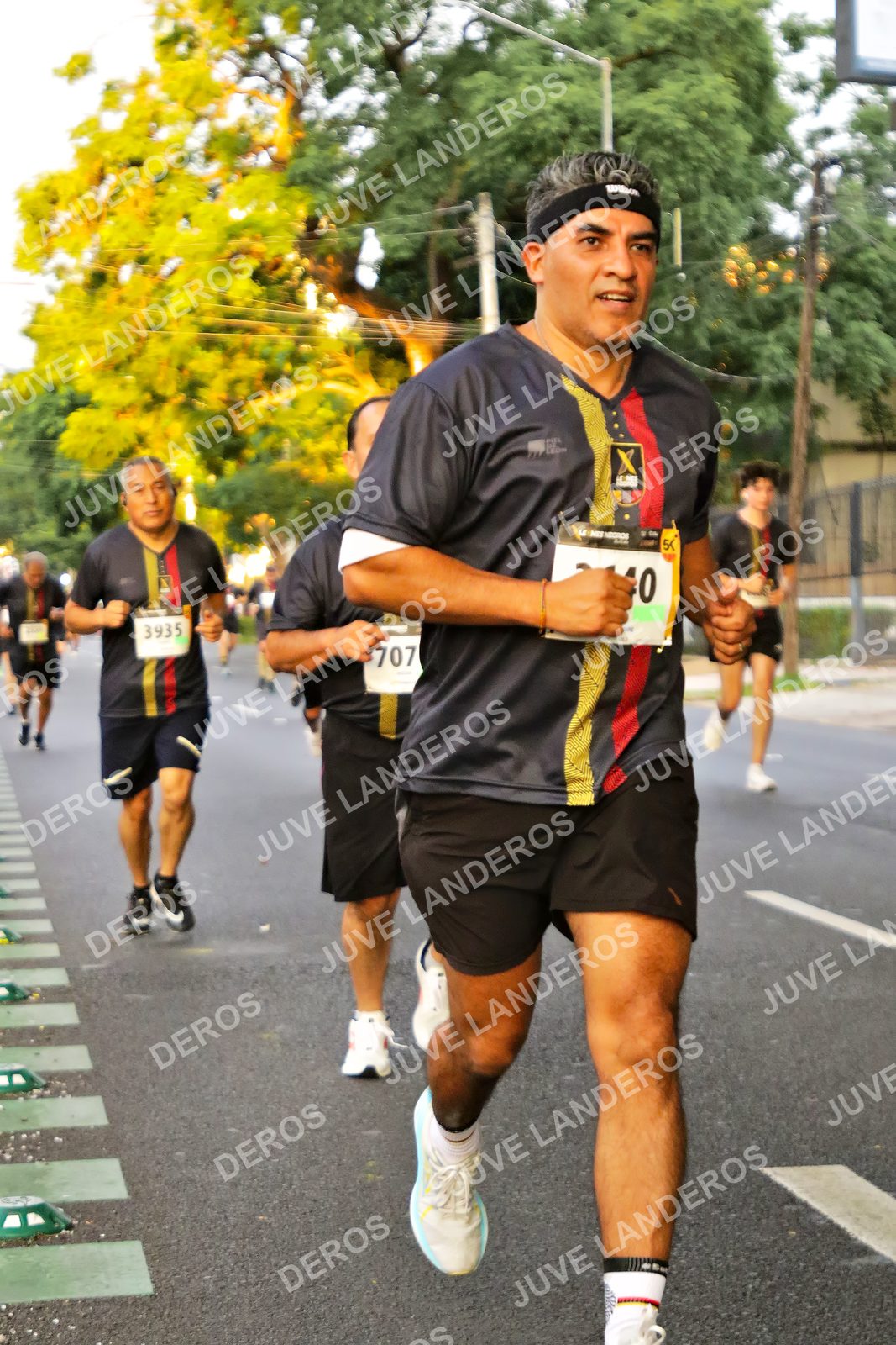 Foto de la X Carrera Leones Negros Red Cola 2026 en Rectoría General de la UdeG, Av. Juárez 976 (meta en Av. Enrique Díaz de León y Pedro Moreno), Guadalajara a las 05:01 · dorsal 3935, 707