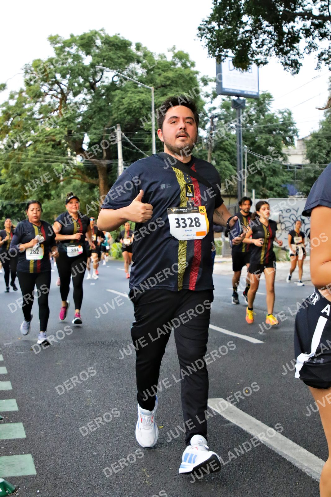 Foto de la X Carrera Leones Negros Red Cola 2026 en Rectoría General de la UdeG, Av. Juárez 976 (meta en Av. Enrique Díaz de León y Pedro Moreno), Guadalajara a las 05:08 · dorsal 3328, 282, 894