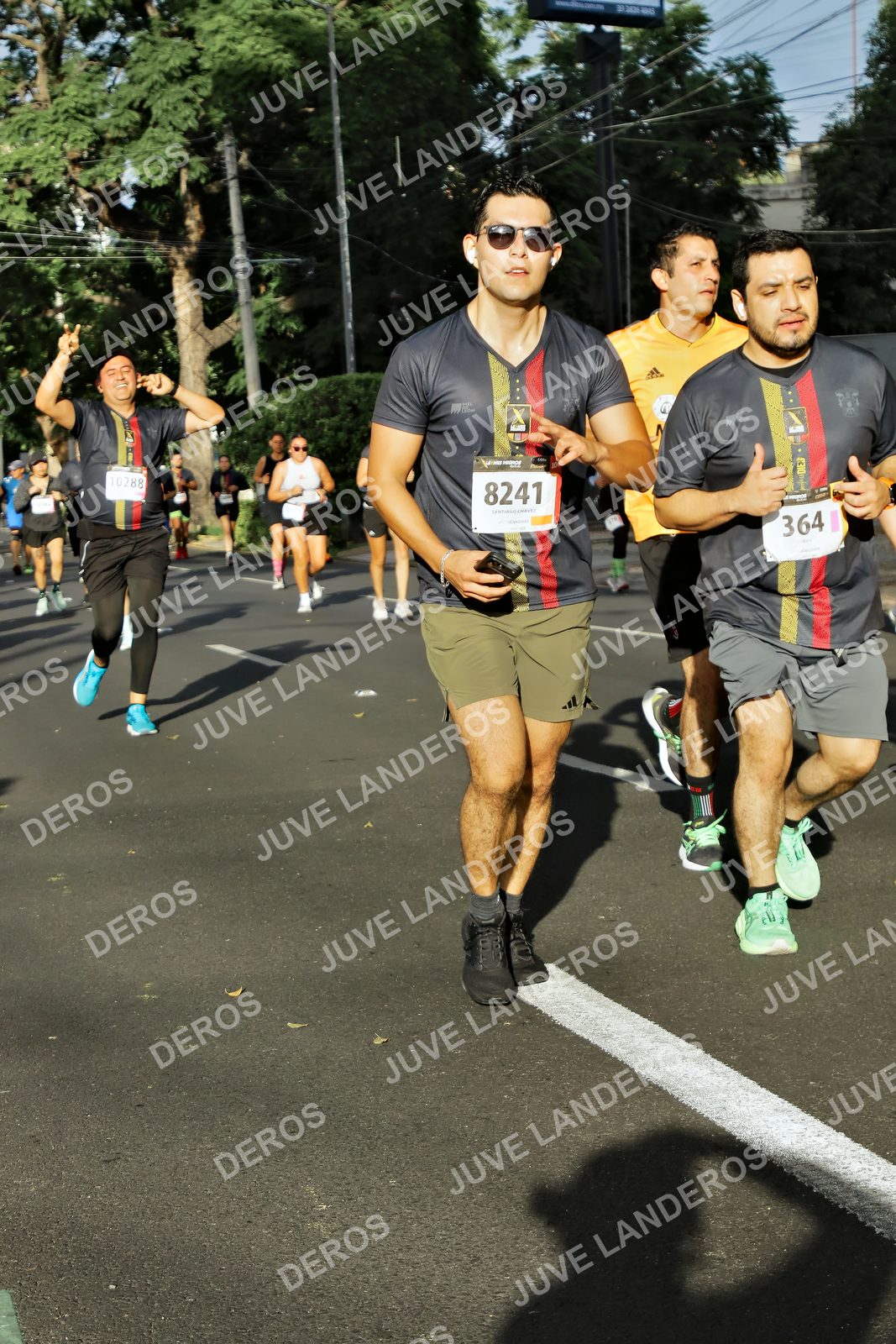 Foto de la X Carrera Leones Negros Red Cola 2026 en Rectoría General de la UdeG, Av. Juárez 976 (meta en Av. Enrique Díaz de León y Pedro Moreno), Guadalajara a las 07:56 · dorsal 8241, 364, 10288