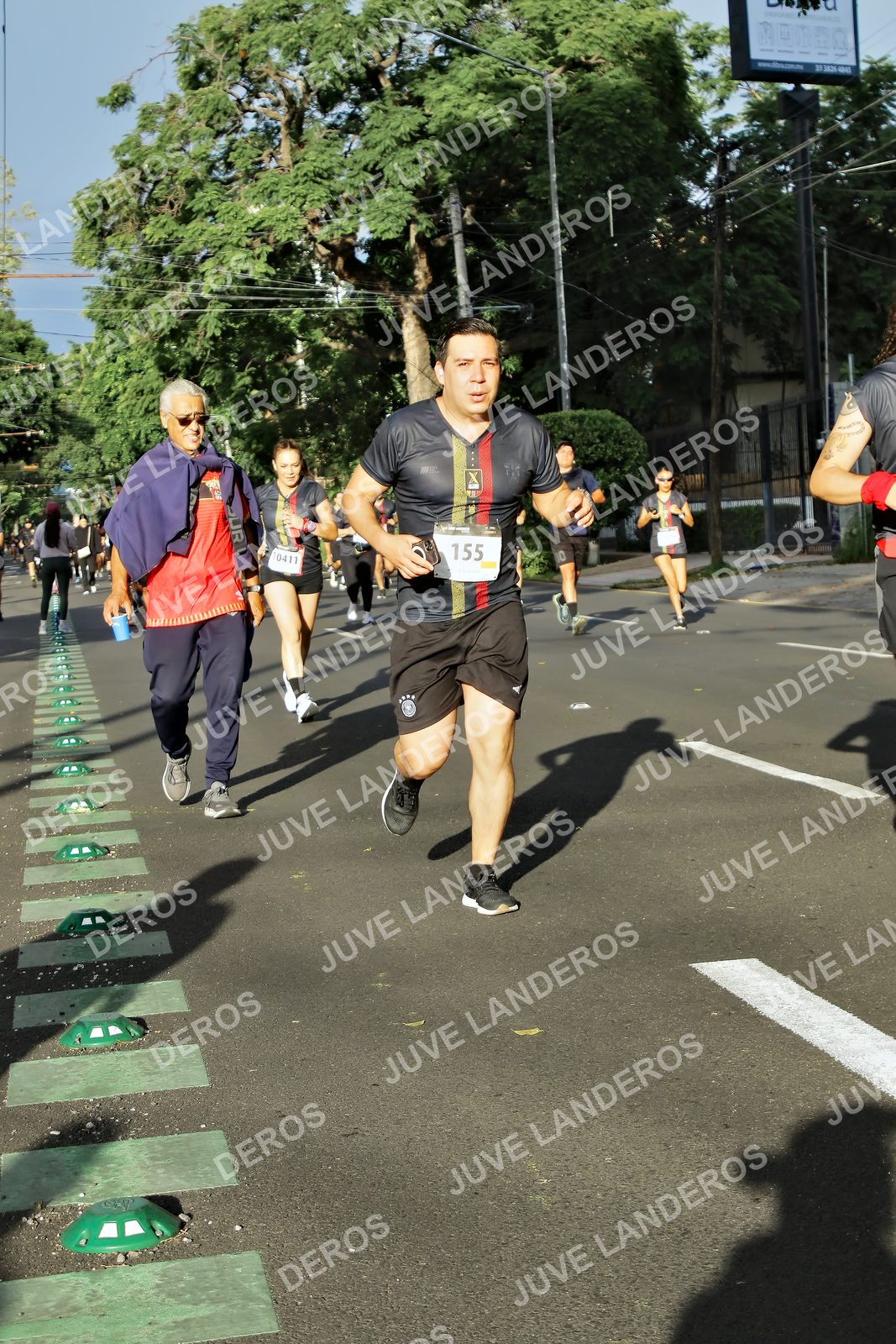 Foto de la X Carrera Leones Negros Red Cola 2026 en Rectoría General de la UdeG, Av. Juárez 976 (meta en Av. Enrique Díaz de León y Pedro Moreno), Guadalajara a las 07:55 · dorsal 155
