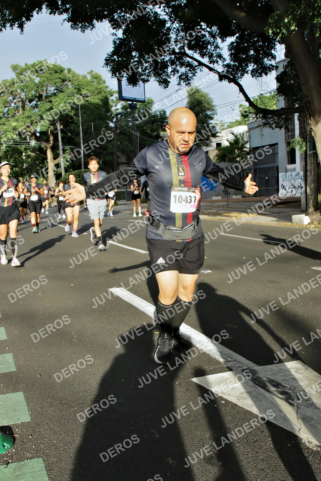 Foto de la X Carrera Leones Negros Red Cola 2026 en Rectoría General de la UdeG, Av. Juárez 976 (meta en Av. Enrique Díaz de León y Pedro Moreno), Guadalajara a las 07:59 · dorsal 9446, 10431