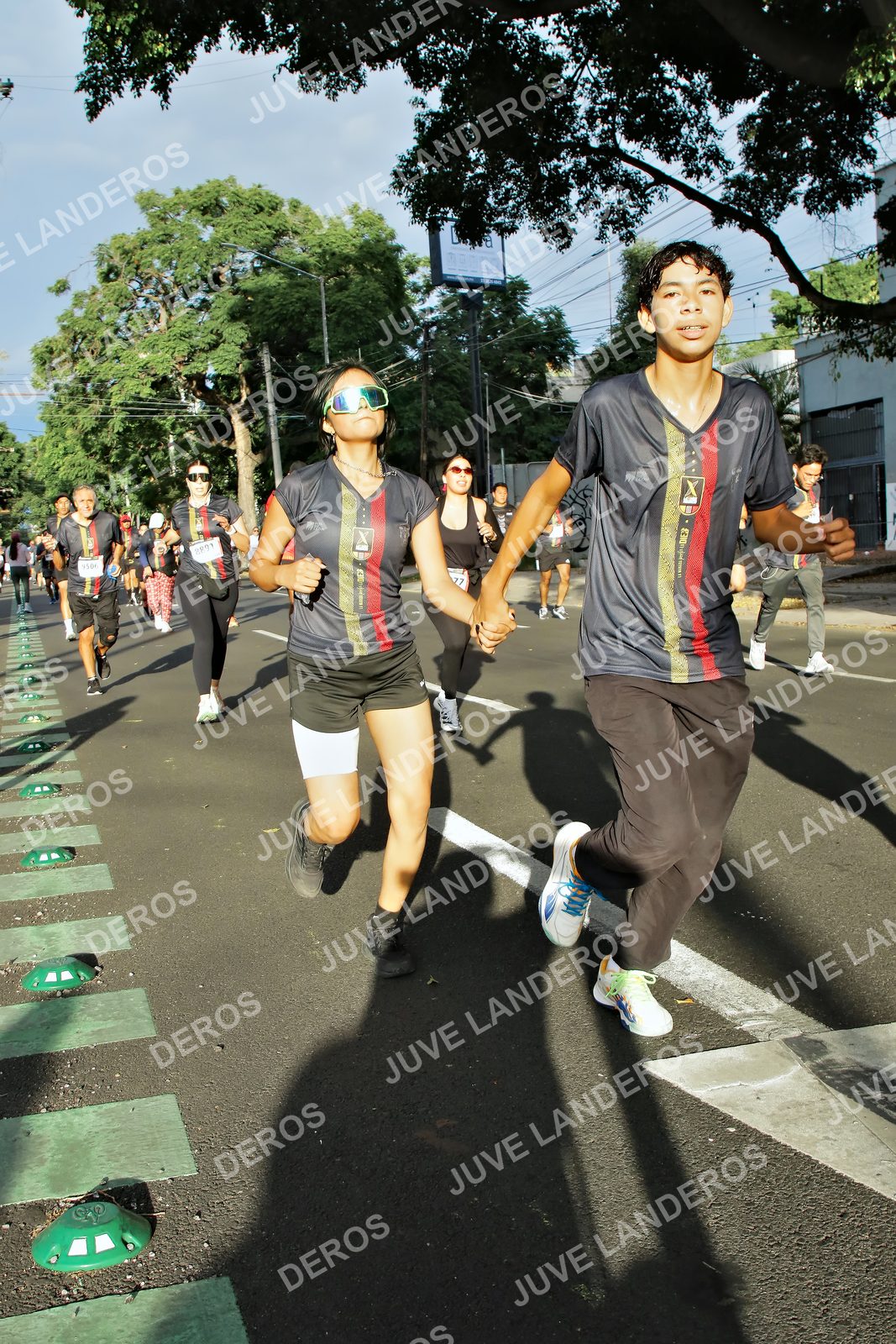 Foto de la X Carrera Leones Negros Red Cola 2026 en Rectoría General de la UdeG, Av. Juárez 976 (meta en Av. Enrique Díaz de León y Pedro Moreno), Guadalajara a las 07:47