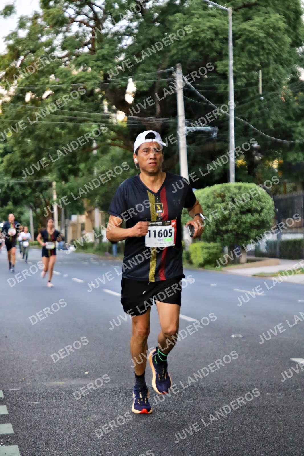 Foto de la X Carrera Leones Negros Red Cola 2026 en Rectoría General de la UdeG, Av. Juárez 976 (meta en Av. Enrique Díaz de León y Pedro Moreno), Guadalajara a las 04:57 · dorsal 11605