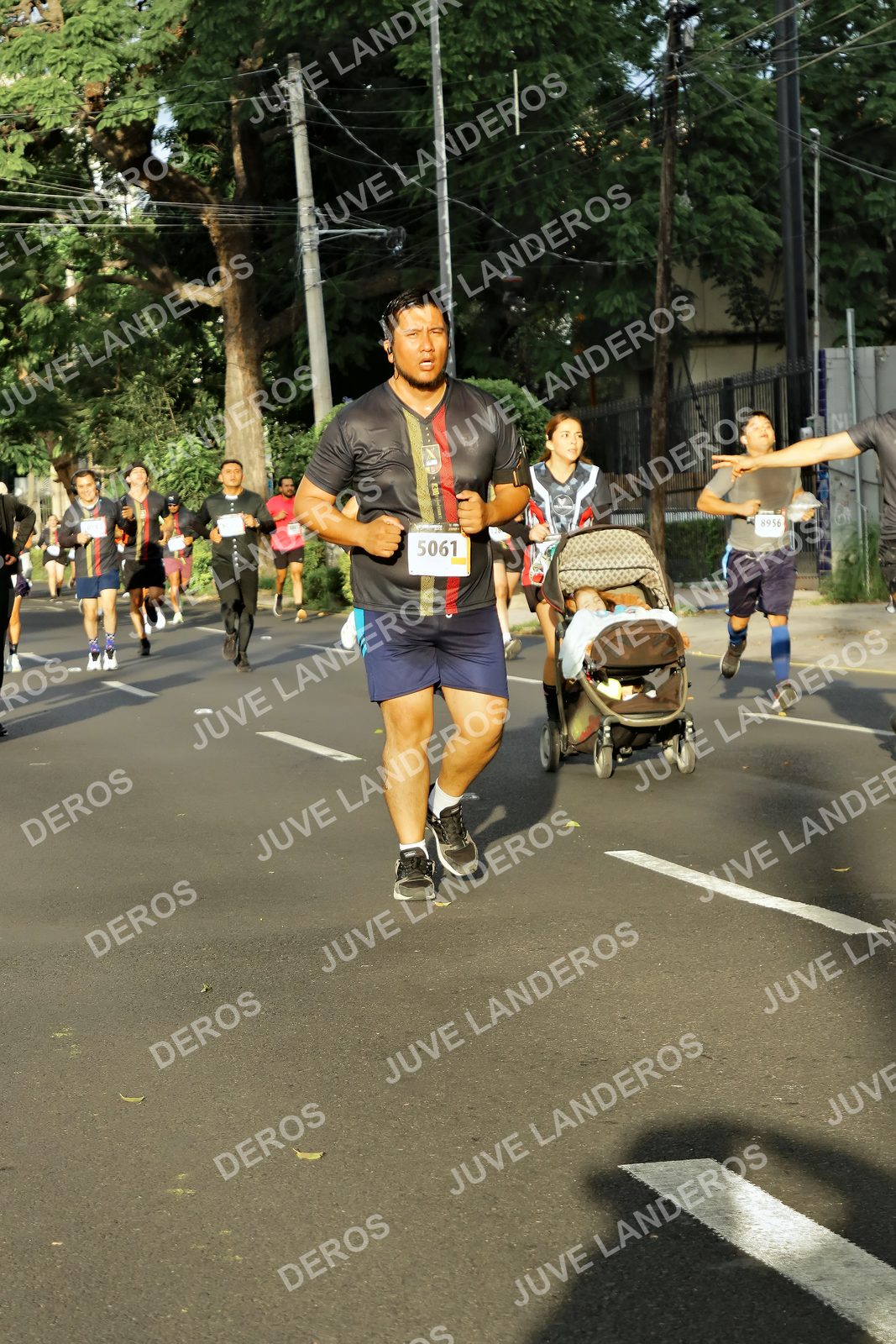 Foto de la X Carrera Leones Negros Red Cola 2026 en Rectoría General de la UdeG, Av. Juárez 976 (meta en Av. Enrique Díaz de León y Pedro Moreno), Guadalajara a las 07:36 · dorsal 5061, 8956