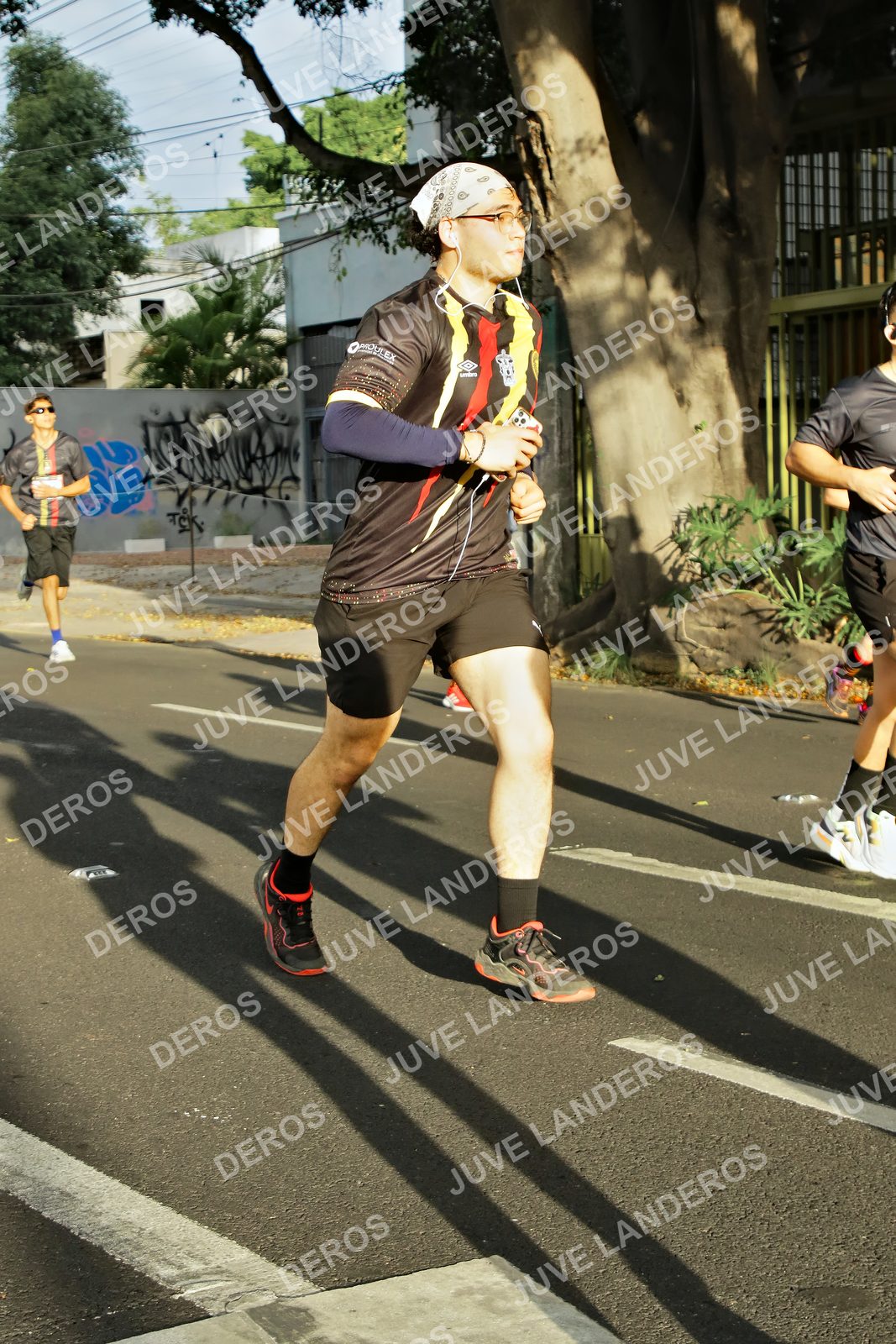Foto de la X Carrera Leones Negros Red Cola 2026 en Rectoría General de la UdeG, Av. Juárez 976 (meta en Av. Enrique Díaz de León y Pedro Moreno), Guadalajara a las 07:37