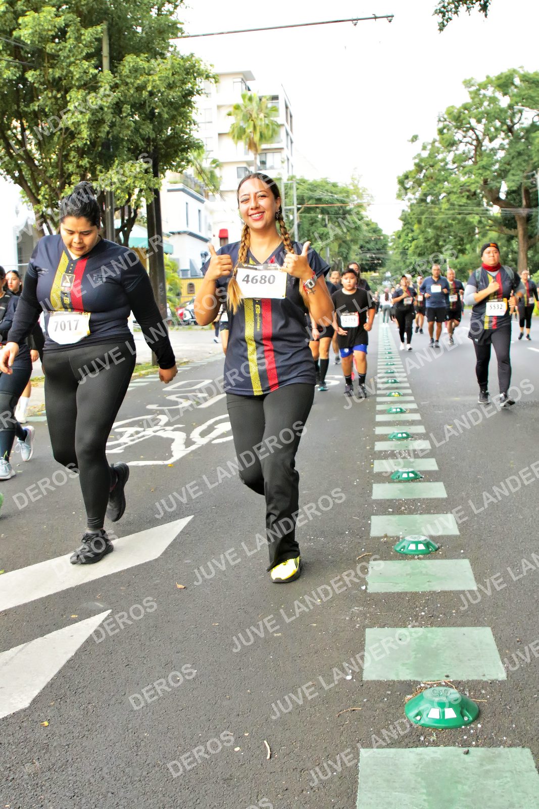 Foto de la X Carrera Leones Negros Red Cola 2026 en Rectoría General de la UdeG, Av. Juárez 976 (meta en Av. Enrique Díaz de León y Pedro Moreno), Guadalajara a las 07:19 · dorsal 4680, 7017, 5532