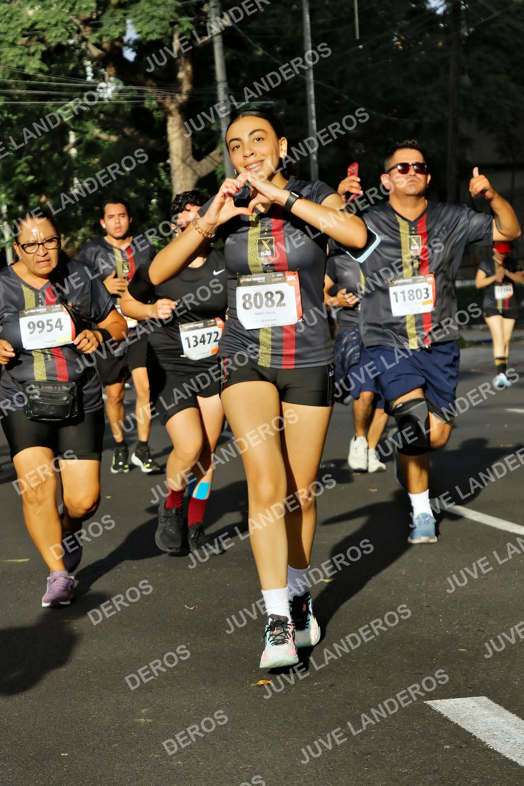 Foto de la X Carrera Leones Negros Red Cola 2026 en Rectoría General de la UdeG, Av. Juárez 976 (meta en Av. Enrique Díaz de León y Pedro Moreno), Guadalajara a las 08:00 · dorsal 8082, 9954, 11803, 13472