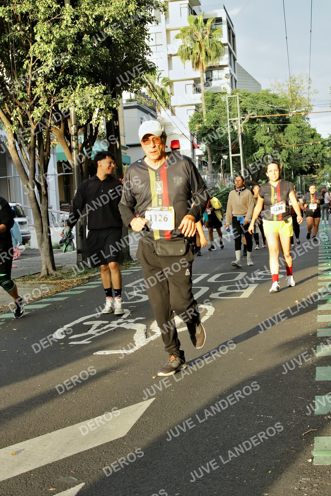 Foto de la X Carrera Leones Negros Red Cola 2026 en Rectoría General de la UdeG, Av. Juárez 976 (meta en Av. Enrique Díaz de León y Pedro Moreno), Guadalajara a las 07:24 · dorsal 1126, 4398