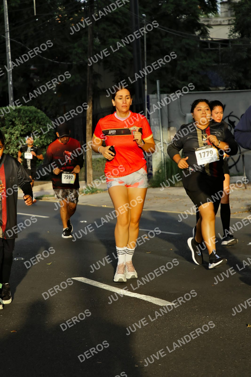 Foto de la X Carrera Leones Negros Red Cola 2026 en Rectoría General de la UdeG, Av. Juárez 976 (meta en Av. Enrique Díaz de León y Pedro Moreno), Guadalajara a las 07:23 · dorsal 1779, 7597