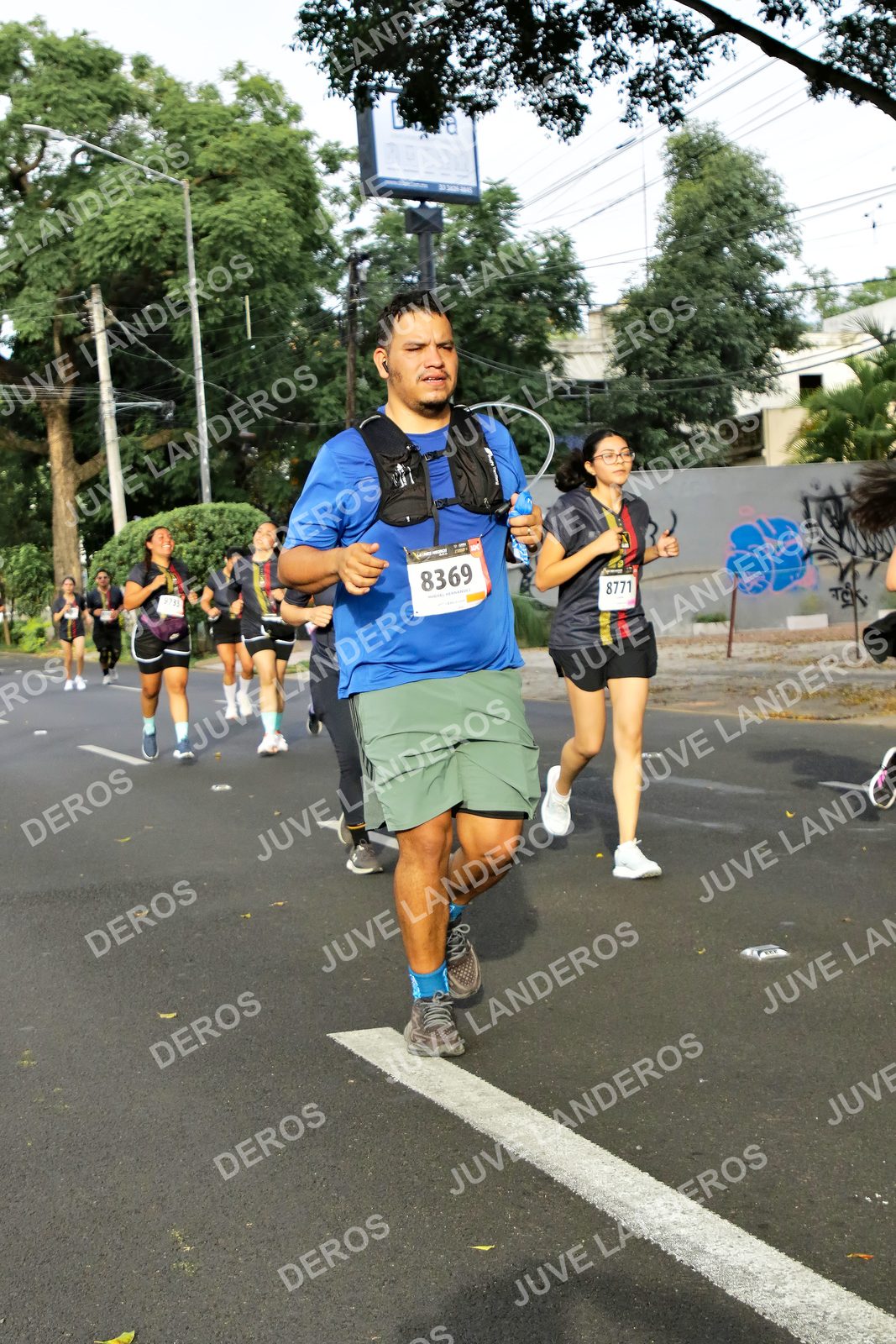 Foto de la X Carrera Leones Negros Red Cola 2026 en Rectoría General de la UdeG, Av. Juárez 976 (meta en Av. Enrique Díaz de León y Pedro Moreno), Guadalajara a las 08:06 · dorsal 8369, 8771