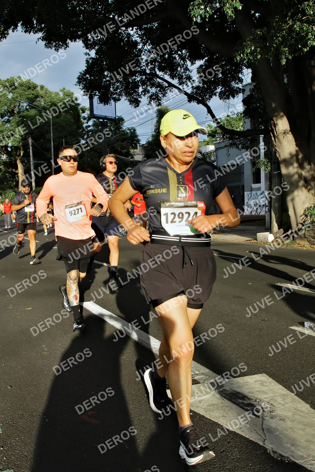 Foto de la X Carrera Leones Negros Red Cola 2026 en Rectoría General de la UdeG, Av. Juárez 976 (meta en Av. Enrique Díaz de León y Pedro Moreno), Guadalajara a las 07:45 · dorsal 9271, 12924, 9632