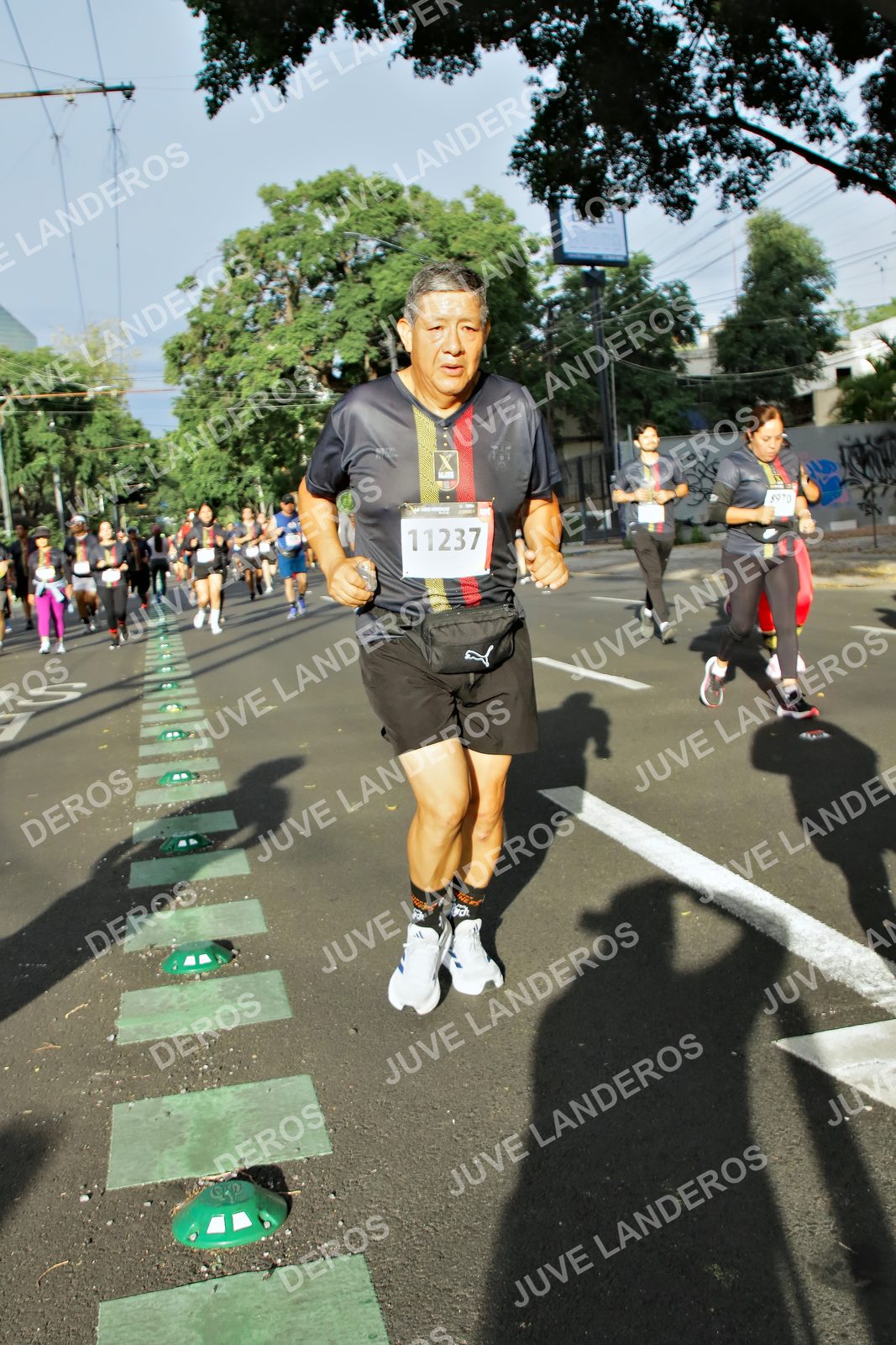 Foto de la X Carrera Leones Negros Red Cola 2026 en Rectoría General de la UdeG, Av. Juárez 976 (meta en Av. Enrique Díaz de León y Pedro Moreno), Guadalajara a las 07:57 · dorsal 11237, 8970