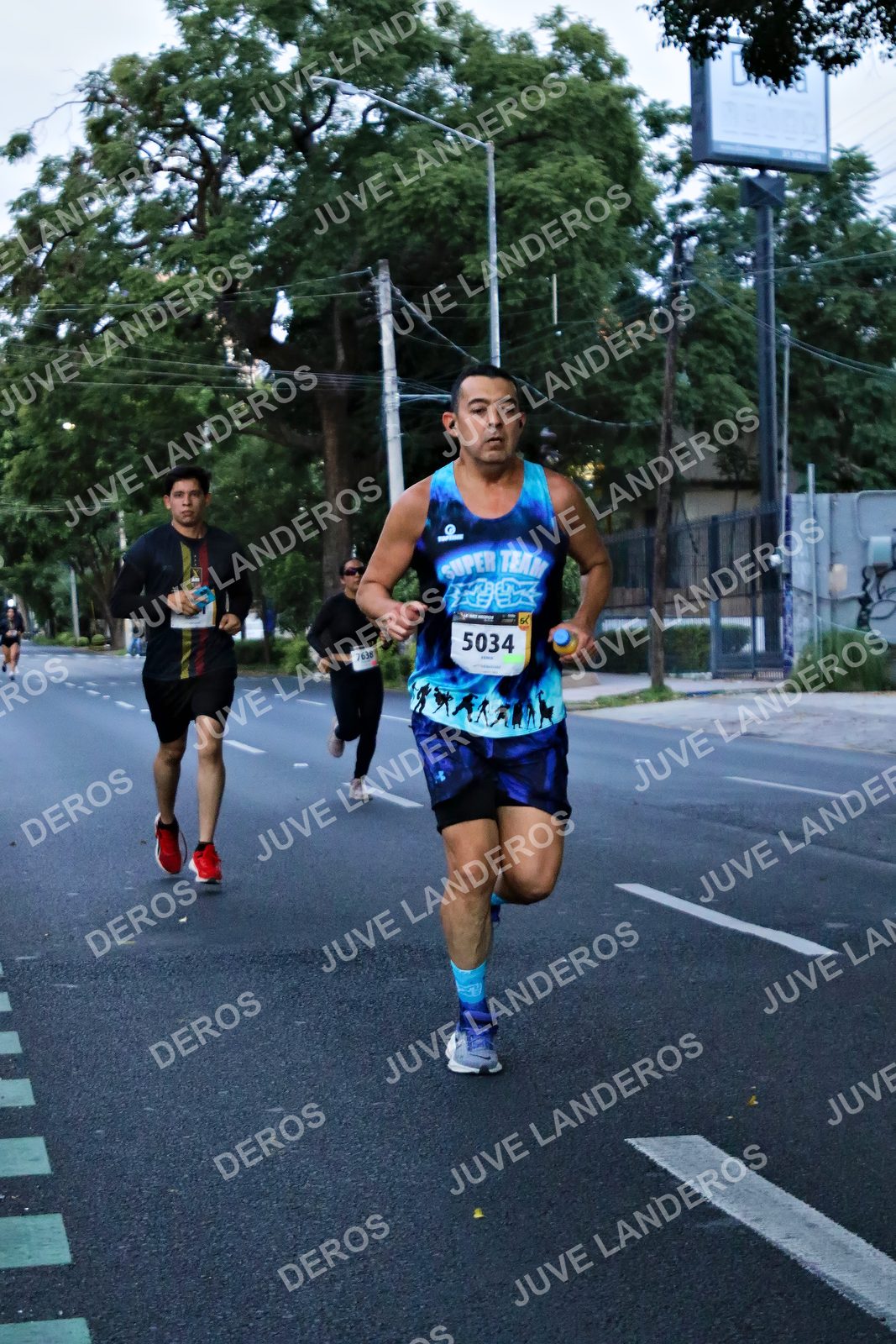 Foto de la X Carrera Leones Negros Red Cola 2026 en Rectoría General de la UdeG, Av. Juárez 976 (meta en Av. Enrique Díaz de León y Pedro Moreno), Guadalajara a las 04:54 · dorsal 5034, 7638