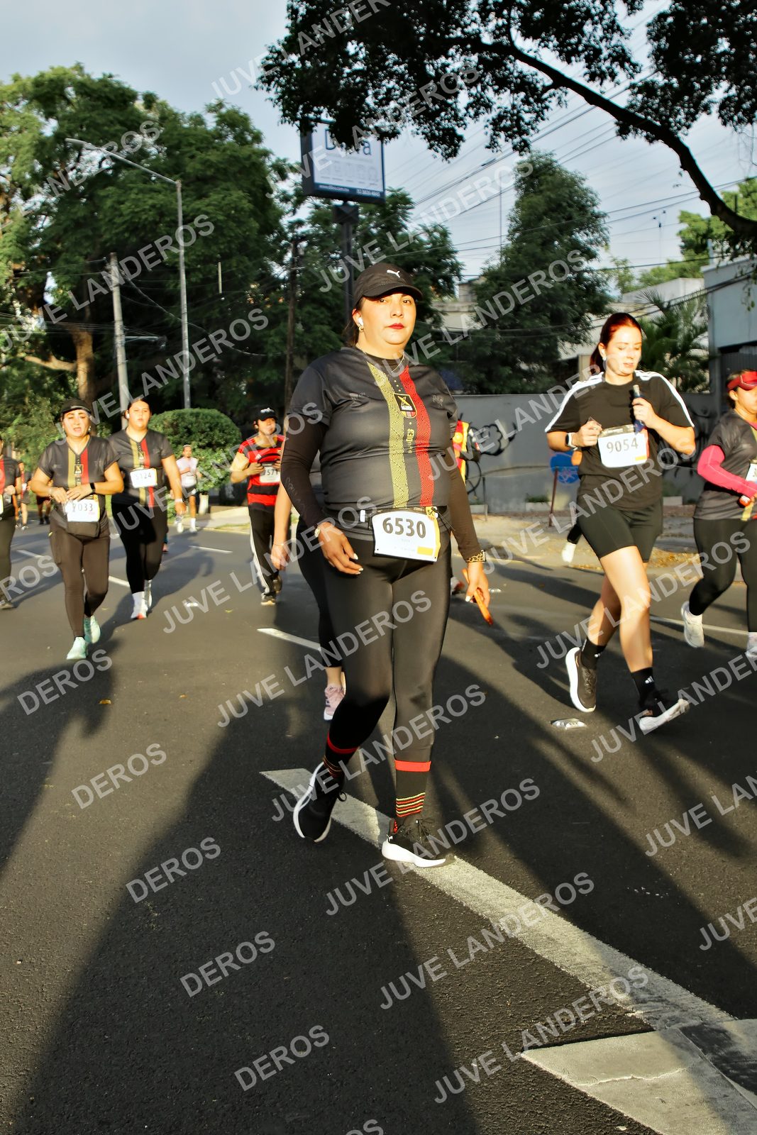 Foto de la X Carrera Leones Negros Red Cola 2026 en Rectoría General de la UdeG, Av. Juárez 976 (meta en Av. Enrique Díaz de León y Pedro Moreno), Guadalajara a las 07:25 · dorsal 6530, 9054