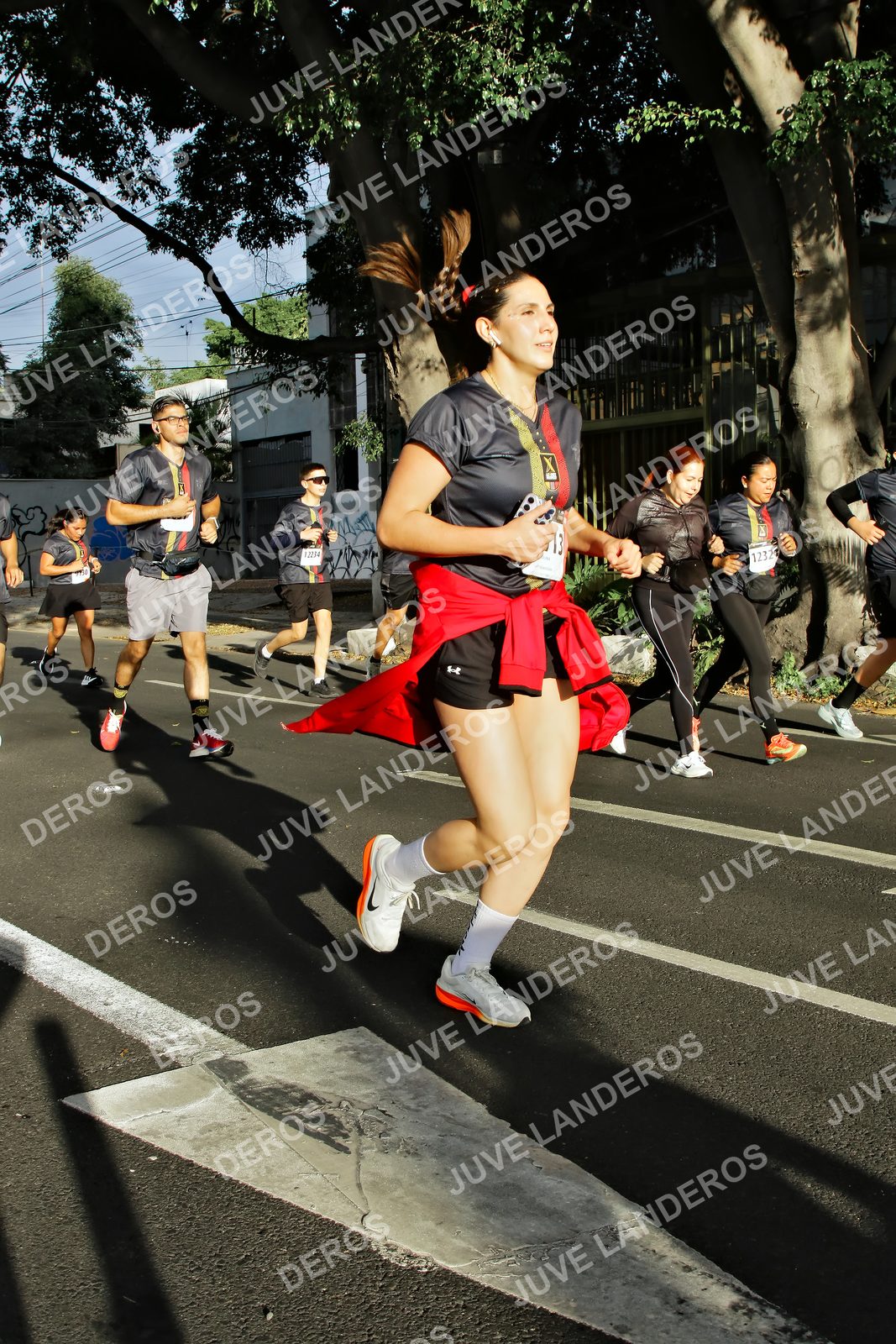 Foto de la X Carrera Leones Negros Red Cola 2026 en Rectoría General de la UdeG, Av. Juárez 976 (meta en Av. Enrique Díaz de León y Pedro Moreno), Guadalajara a las 07:54 · dorsal 12234, 12321