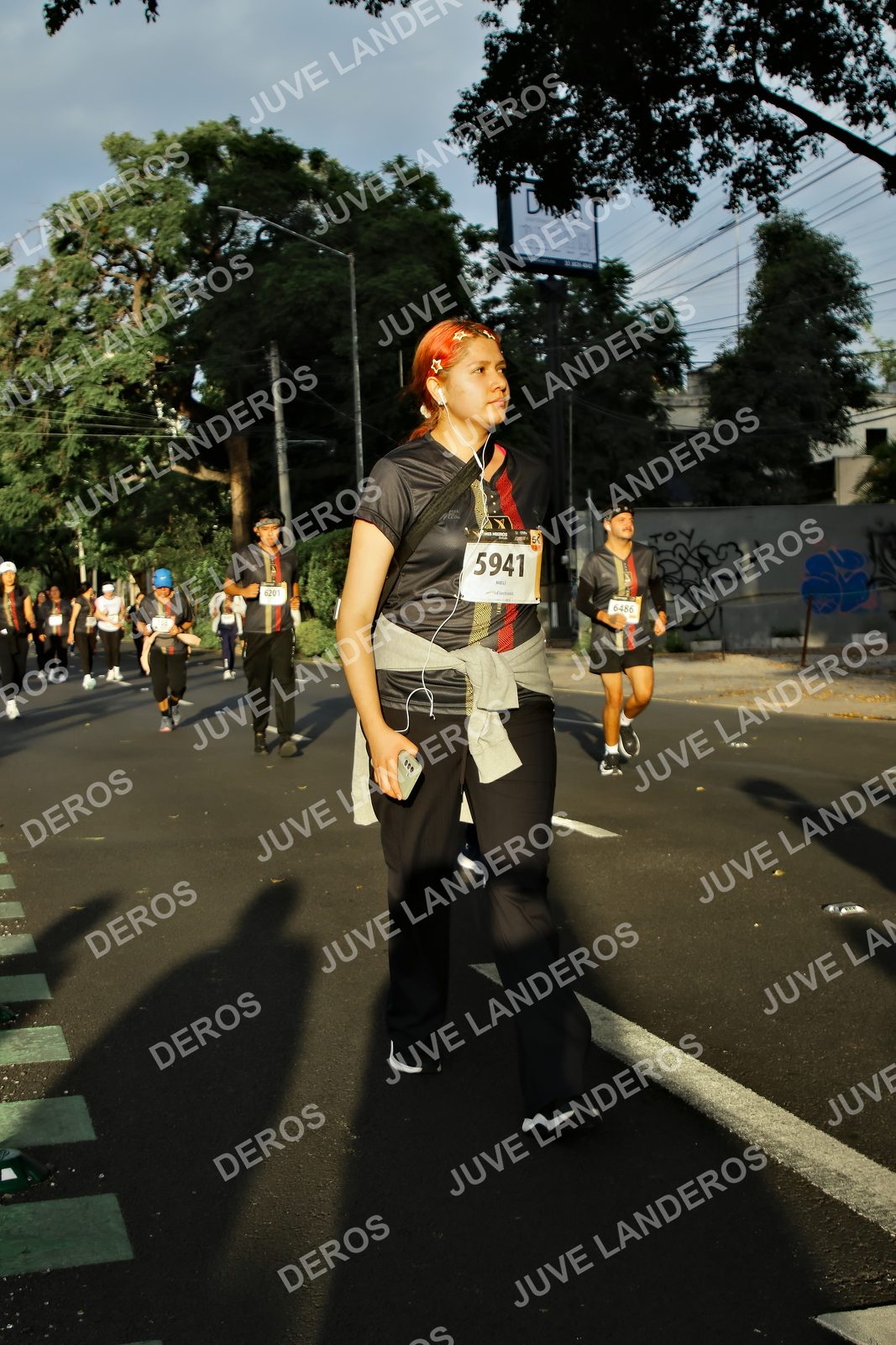 Foto de la X Carrera Leones Negros Red Cola 2026 en Rectoría General de la UdeG, Av. Juárez 976 (meta en Av. Enrique Díaz de León y Pedro Moreno), Guadalajara a las 07:27 · dorsal 5941, 6486