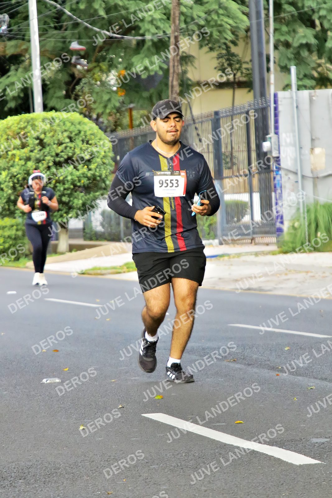 Foto de la X Carrera Leones Negros Red Cola 2026 en Rectoría General de la UdeG, Av. Juárez 976 (meta en Av. Enrique Díaz de León y Pedro Moreno), Guadalajara a las 08:19 · dorsal 9553