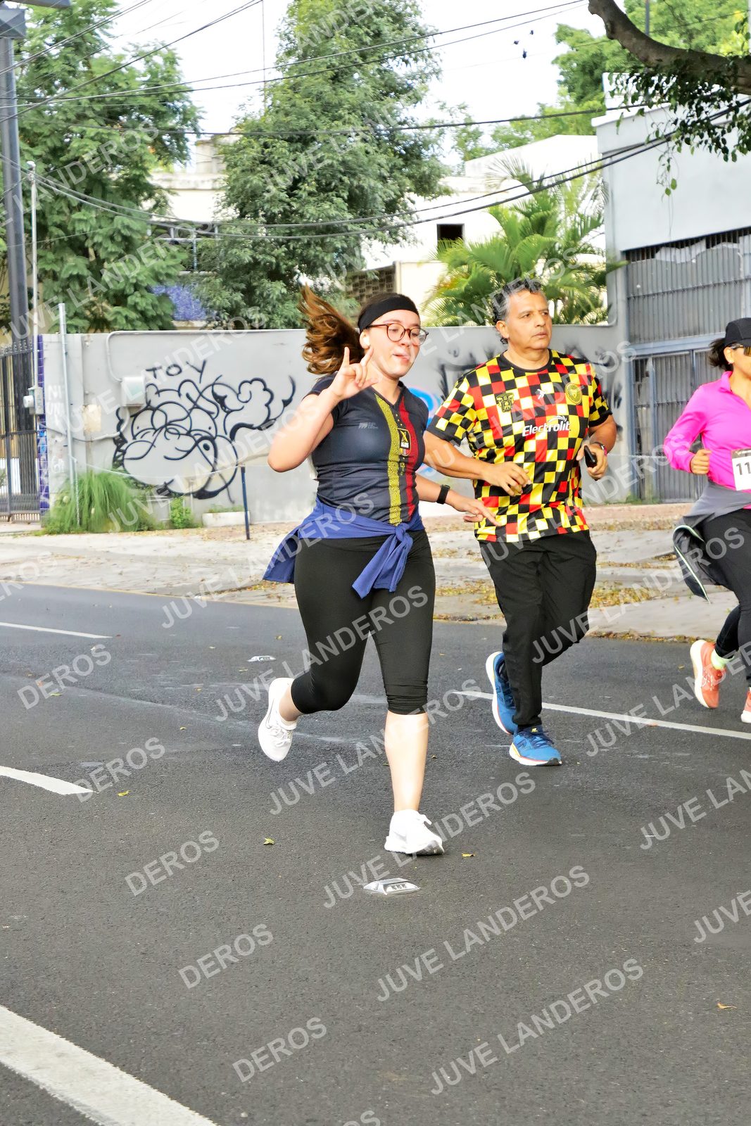 Foto de la X Carrera Leones Negros Red Cola 2026 en Rectoría General de la UdeG, Av. Juárez 976 (meta en Av. Enrique Díaz de León y Pedro Moreno), Guadalajara a las 08:15 · dorsal 11