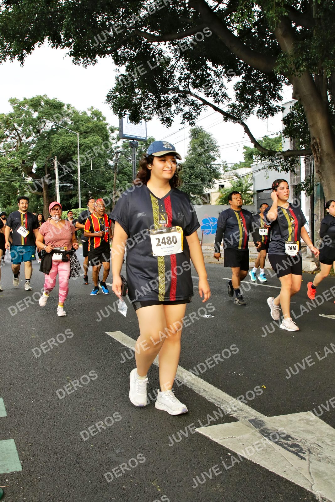 Foto de la X Carrera Leones Negros Red Cola 2026 en Rectoría General de la UdeG, Av. Juárez 976 (meta en Av. Enrique Díaz de León y Pedro Moreno), Guadalajara a las 07:20 · dorsal 2480, 1616, 9333, 7709