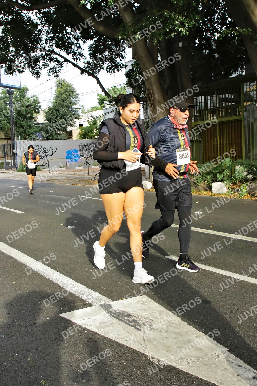 Foto de la X Carrera Leones Negros Red Cola 2026 en Rectoría General de la UdeG, Av. Juárez 976 (meta en Av. Enrique Díaz de León y Pedro Moreno), Guadalajara a las 08:11 · dorsal 8863