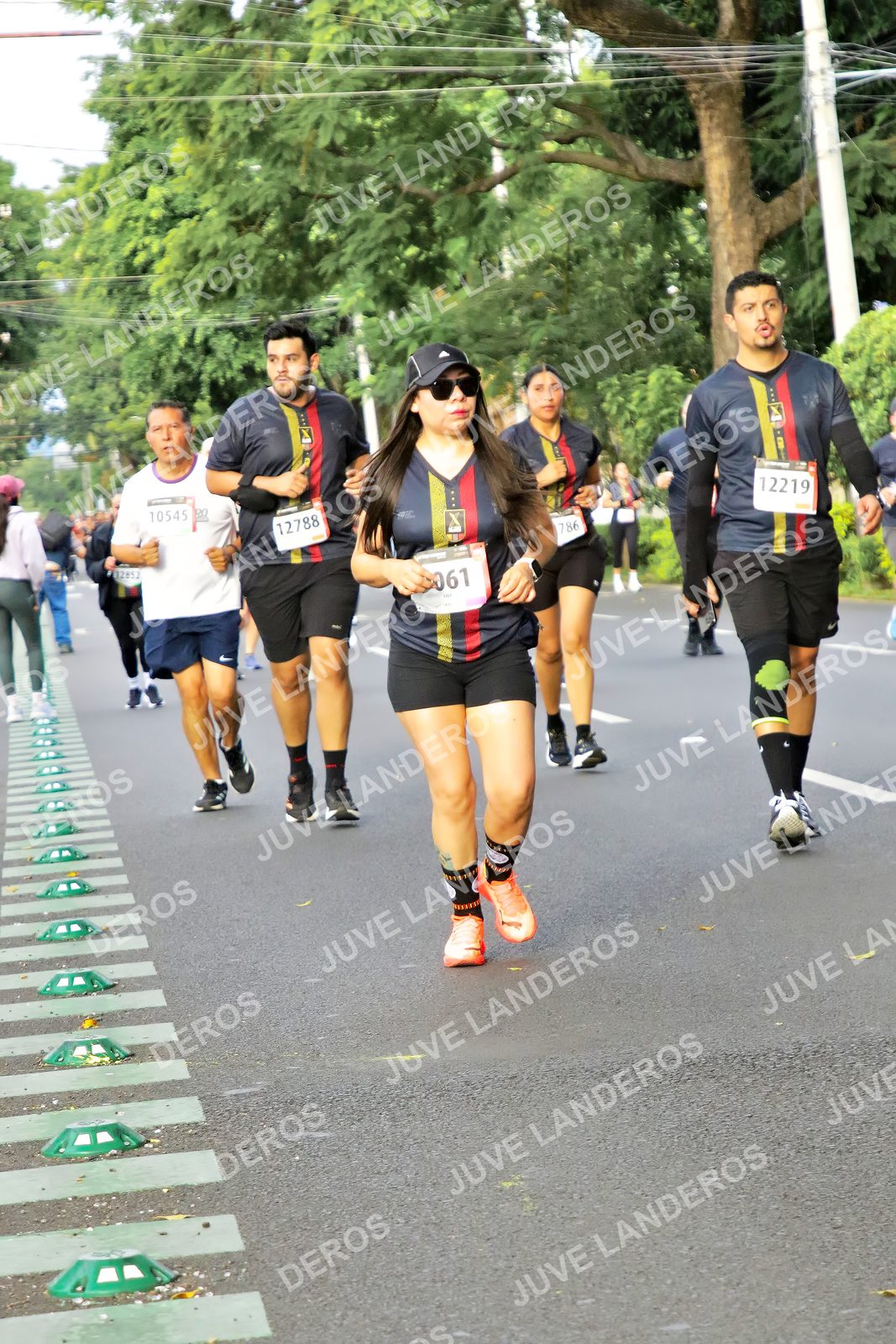 Foto de la X Carrera Leones Negros Red Cola 2026 en Rectoría General de la UdeG, Av. Juárez 976 (meta en Av. Enrique Díaz de León y Pedro Moreno), Guadalajara a las 08:08 · dorsal 12219, 61, 12788, 10545