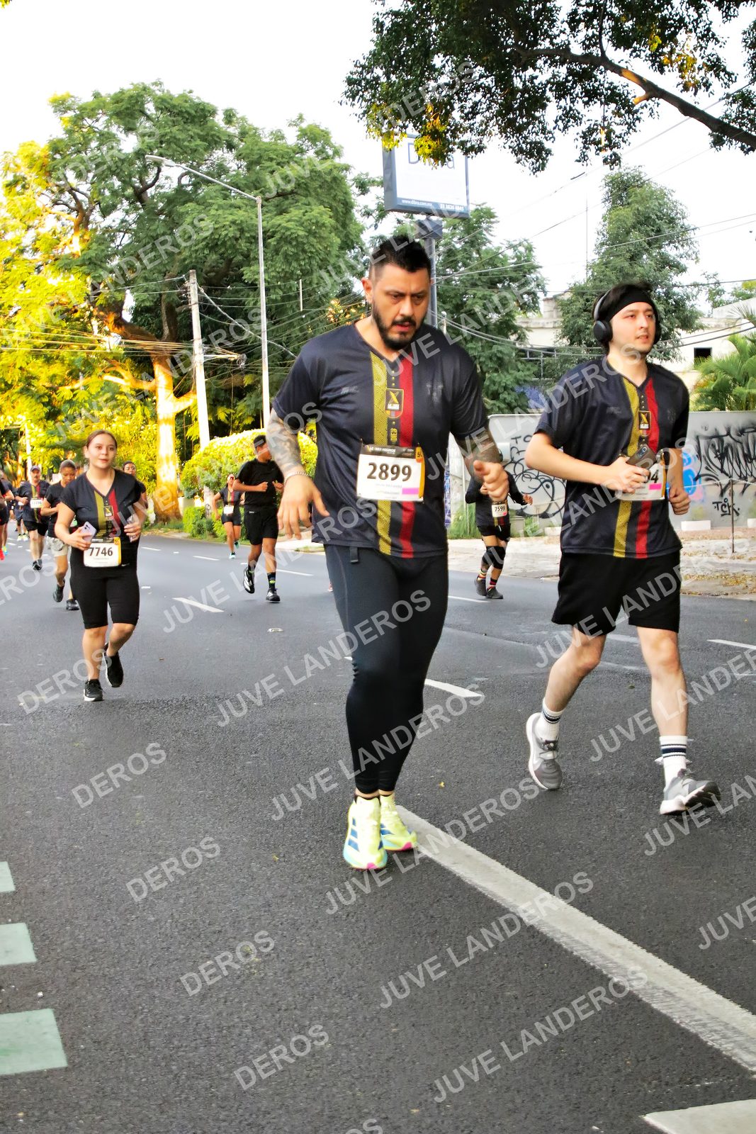 Foto de la X Carrera Leones Negros Red Cola 2026 en Rectoría General de la UdeG, Av. Juárez 976 (meta en Av. Enrique Díaz de León y Pedro Moreno), Guadalajara a las 05:04 · dorsal 2899, 7746