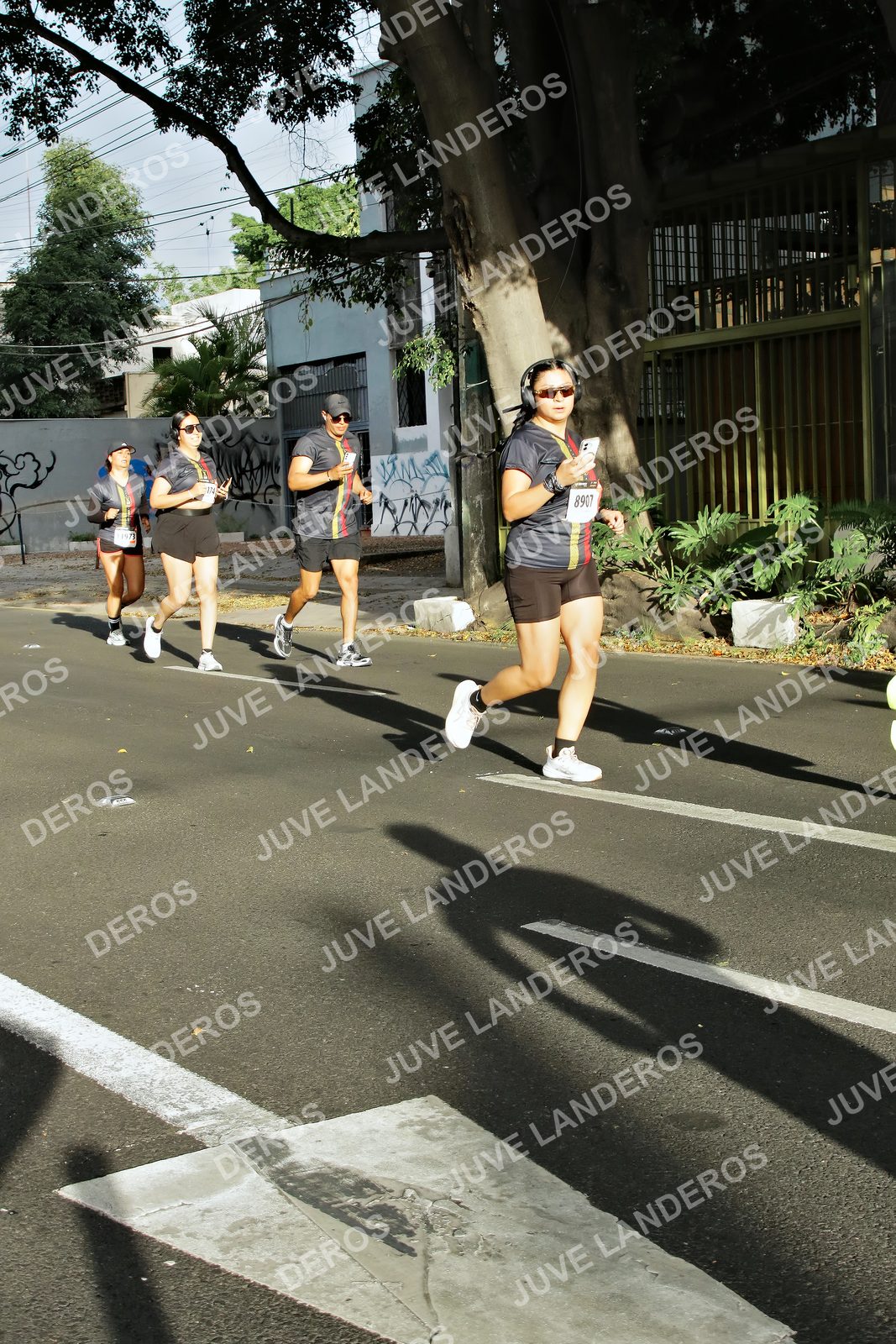 Foto de la X Carrera Leones Negros Red Cola 2026 en Rectoría General de la UdeG, Av. Juárez 976 (meta en Av. Enrique Díaz de León y Pedro Moreno), Guadalajara a las 07:59 · dorsal 8907