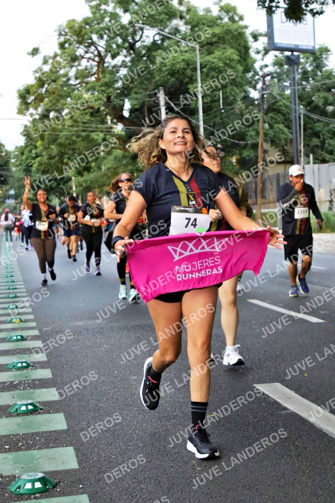 Foto de la X Carrera Leones Negros Red Cola 2026 en Rectoría General de la UdeG, Av. Juárez 976 (meta en Av. Enrique Díaz de León y Pedro Moreno), Guadalajara a las 05:09 · dorsal 74, 2333