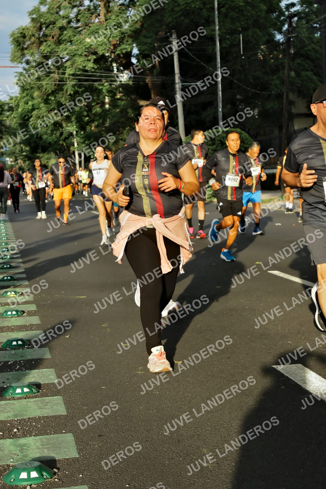 Foto de la X Carrera Leones Negros Red Cola 2026 en Rectoría General de la UdeG, Av. Juárez 976 (meta en Av. Enrique Díaz de León y Pedro Moreno), Guadalajara a las 07:36 · dorsal 9992, 81, 653
