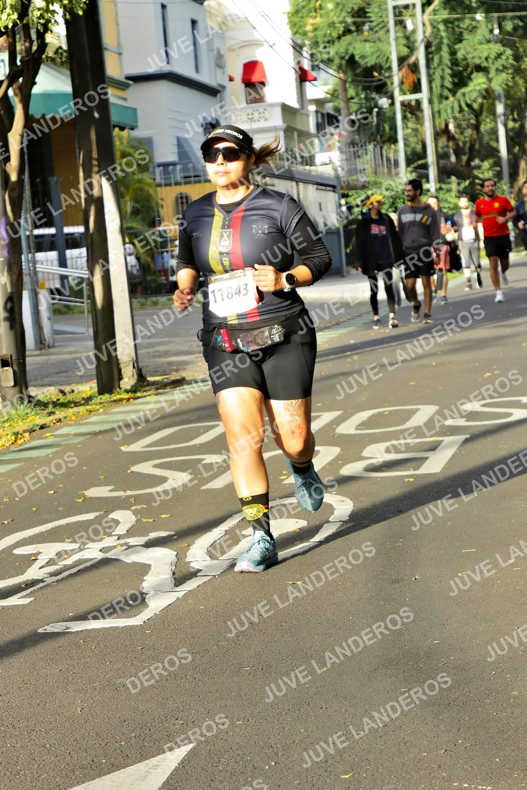Foto de la X Carrera Leones Negros Red Cola 2026 en Rectoría General de la UdeG, Av. Juárez 976 (meta en Av. Enrique Díaz de León y Pedro Moreno), Guadalajara a las 07:58 · dorsal 11843