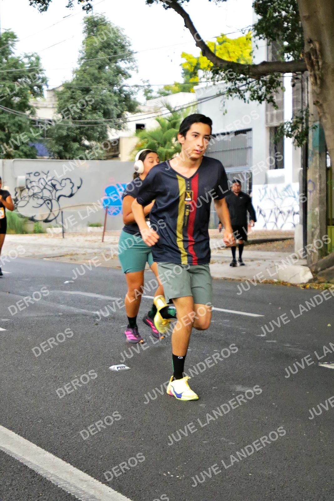 Foto de la X Carrera Leones Negros Red Cola 2026 en Rectoría General de la UdeG, Av. Juárez 976 (meta en Av. Enrique Díaz de León y Pedro Moreno), Guadalajara a las 05:04