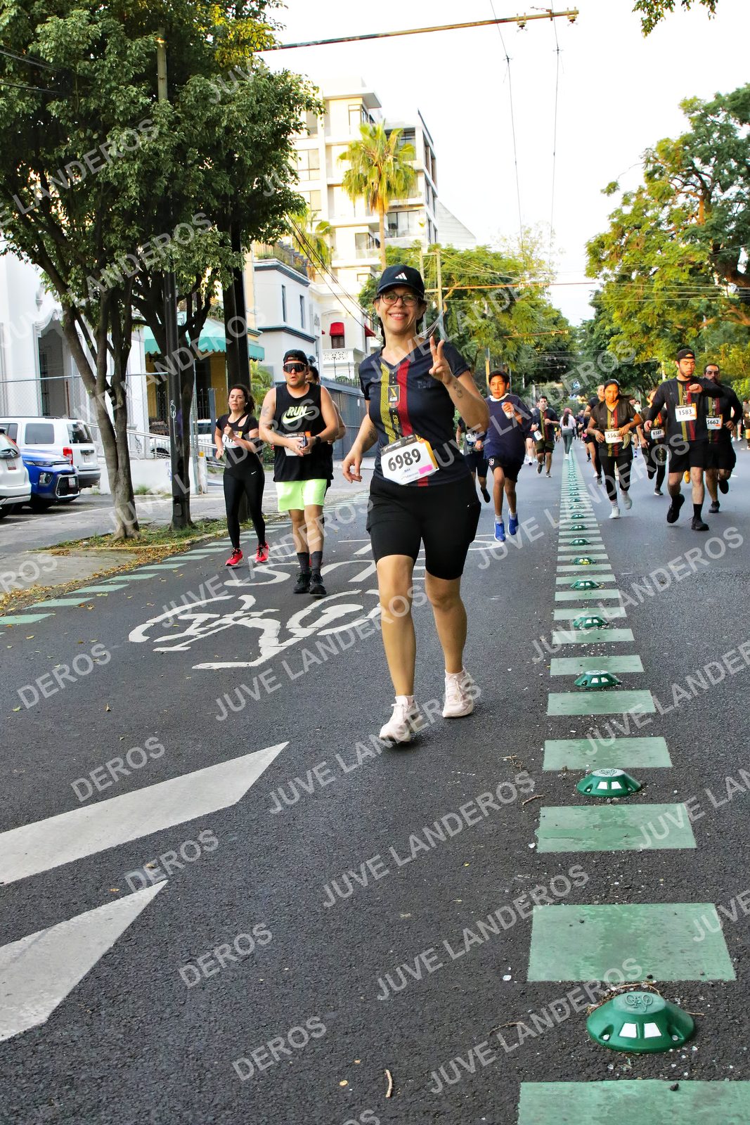 Foto de la X Carrera Leones Negros Red Cola 2026 en Rectoría General de la UdeG, Av. Juárez 976 (meta en Av. Enrique Díaz de León y Pedro Moreno), Guadalajara a las 05:07 · dorsal 6989, 1583, 5662