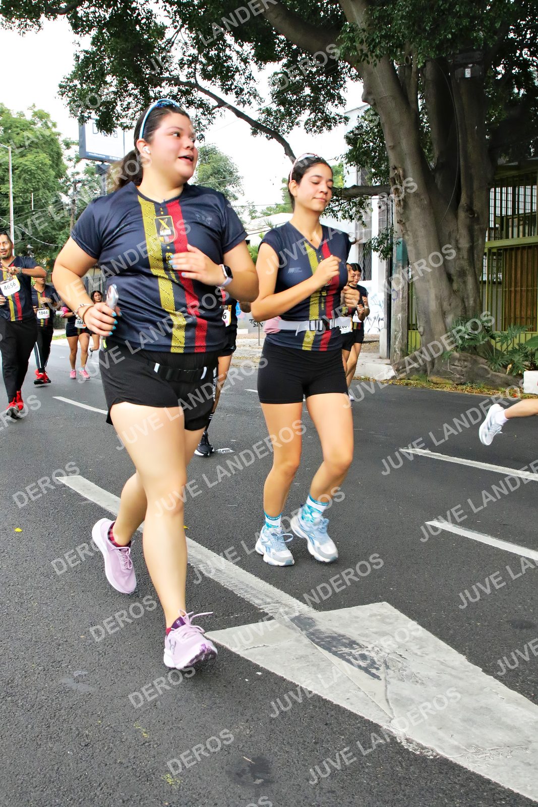 Foto de la X Carrera Leones Negros Red Cola 2026 en Rectoría General de la UdeG, Av. Juárez 976 (meta en Av. Enrique Díaz de León y Pedro Moreno), Guadalajara a las 07:15 · dorsal 4656, 1844