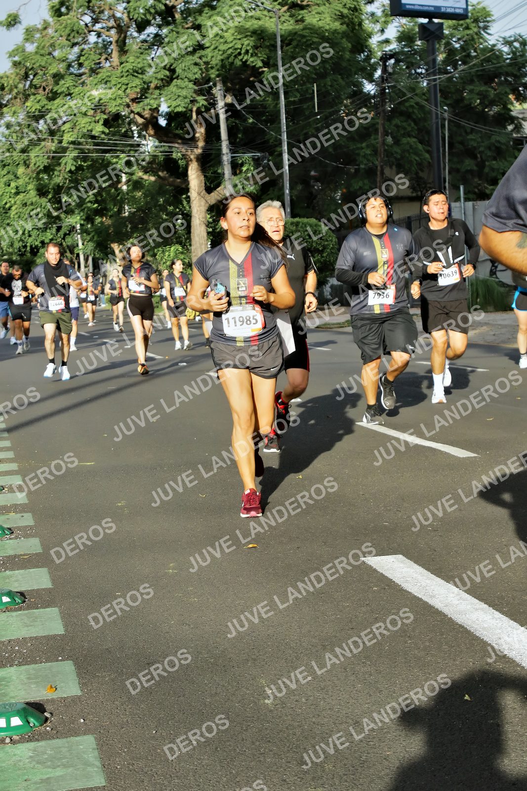 Foto de la X Carrera Leones Negros Red Cola 2026 en Rectoría General de la UdeG, Av. Juárez 976 (meta en Av. Enrique Díaz de León y Pedro Moreno), Guadalajara a las 08:00 · dorsal 11985, 666