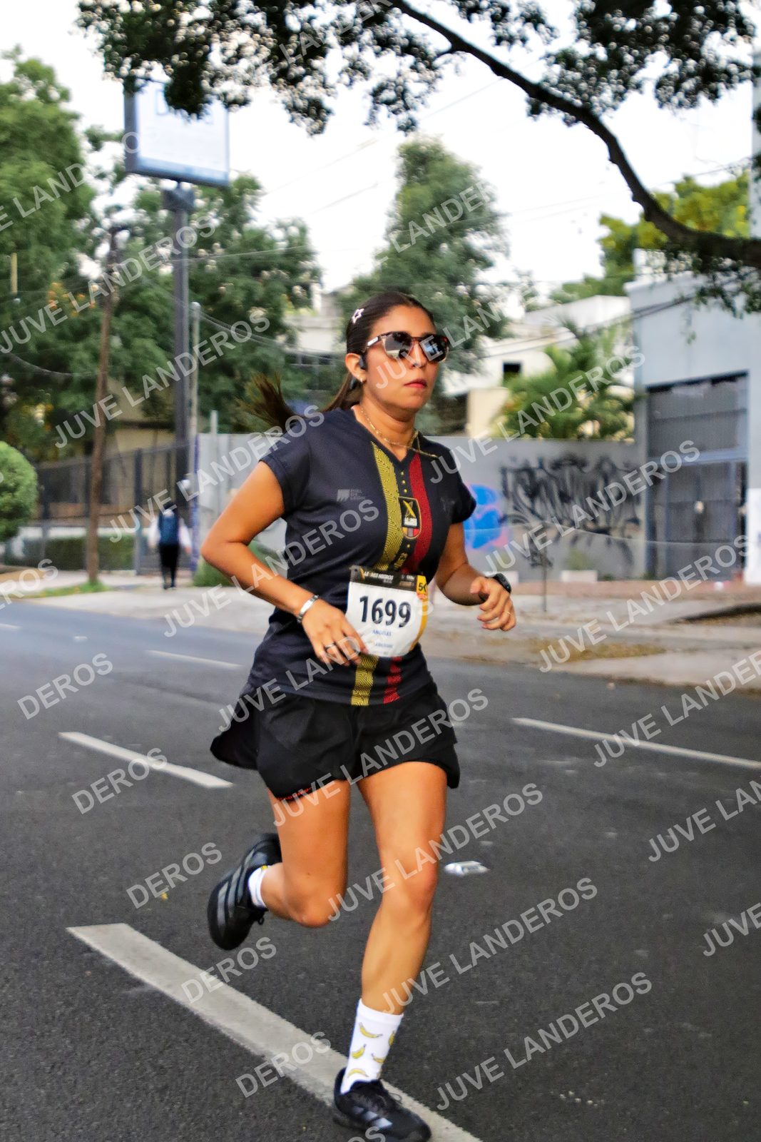 Foto de la X Carrera Leones Negros Red Cola 2026 en Rectoría General de la UdeG, Av. Juárez 976 (meta en Av. Enrique Díaz de León y Pedro Moreno), Guadalajara a las 04:58 · dorsal 1699