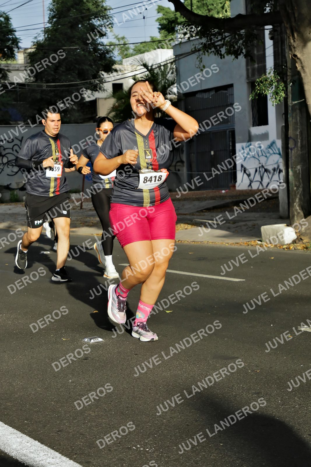 Foto de la X Carrera Leones Negros Red Cola 2026 en Rectoría General de la UdeG, Av. Juárez 976 (meta en Av. Enrique Díaz de León y Pedro Moreno), Guadalajara a las 07:58 · dorsal 8418, 9359