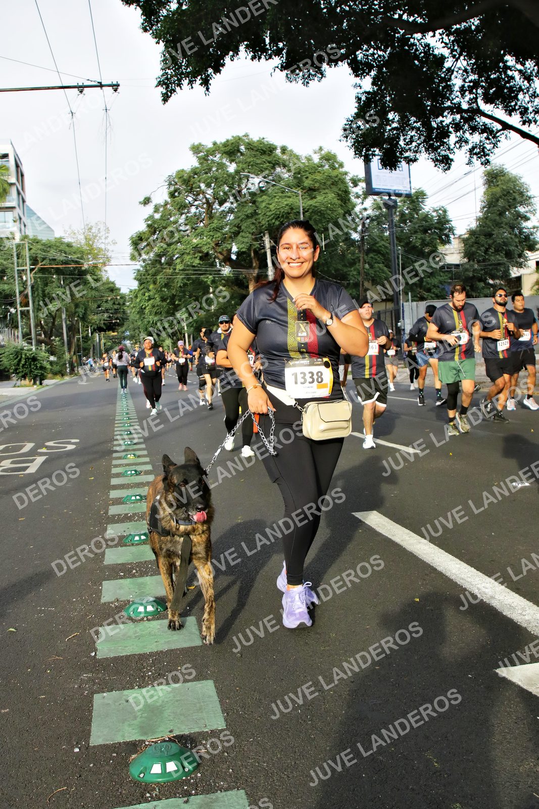 Foto de la X Carrera Leones Negros Red Cola 2026 en Rectoría General de la UdeG, Av. Juárez 976 (meta en Av. Enrique Díaz de León y Pedro Moreno), Guadalajara a las 08:04 · dorsal 1338