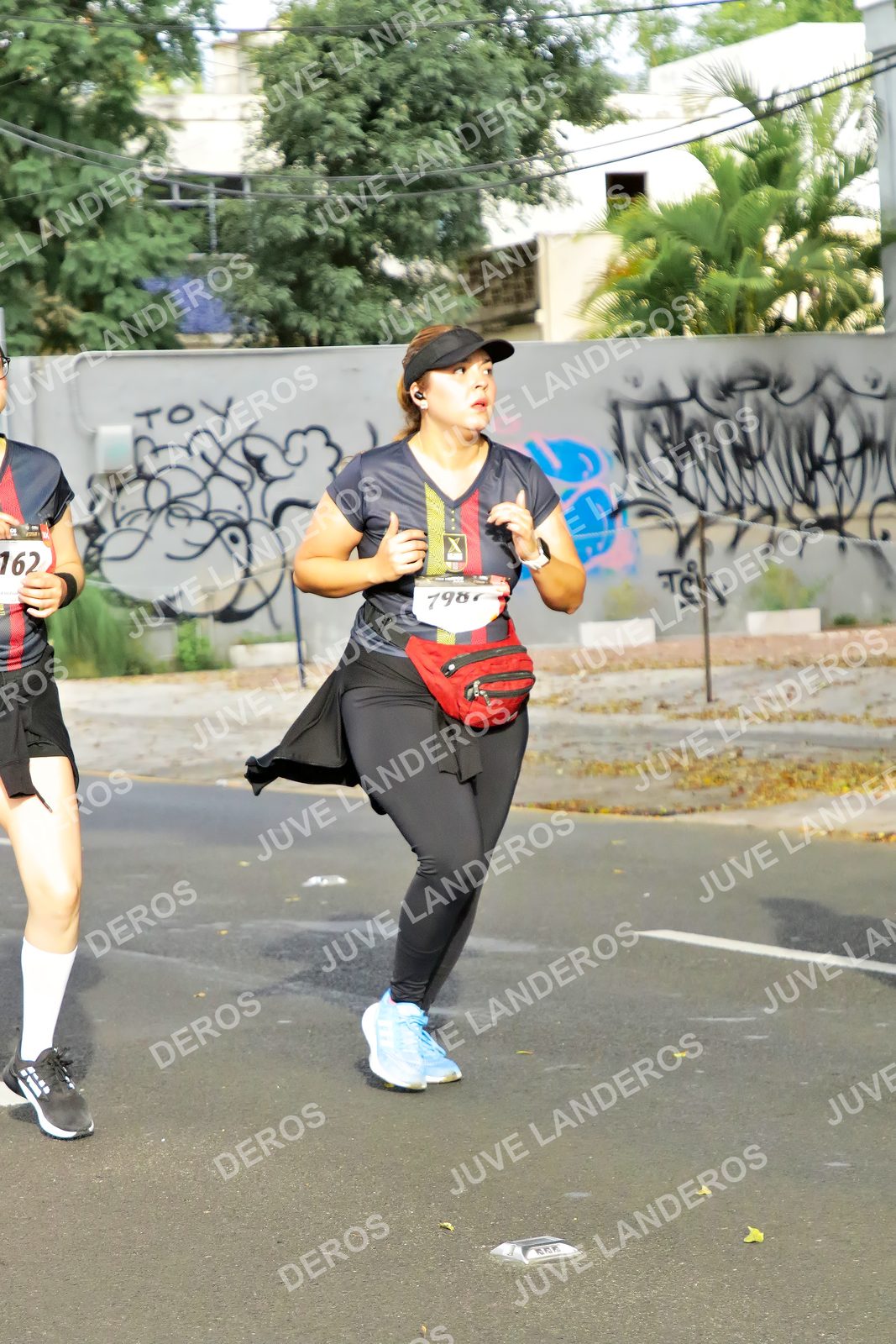 Foto de la X Carrera Leones Negros Red Cola 2026 en Rectoría General de la UdeG, Av. Juárez 976 (meta en Av. Enrique Díaz de León y Pedro Moreno), Guadalajara a las 08:12 · dorsal 162