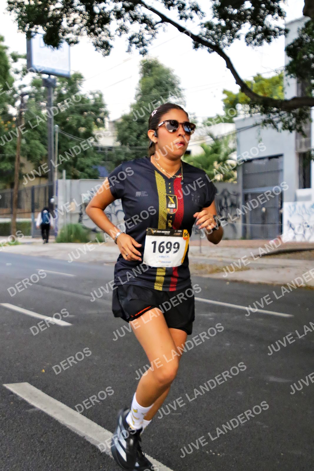 Foto de la X Carrera Leones Negros Red Cola 2026 en Rectoría General de la UdeG, Av. Juárez 976 (meta en Av. Enrique Díaz de León y Pedro Moreno), Guadalajara a las 04:58 · dorsal 1699