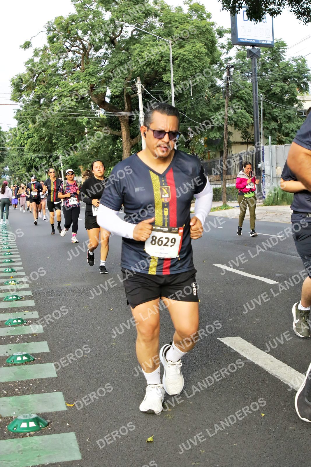 Foto de la X Carrera Leones Negros Red Cola 2026 en Rectoría General de la UdeG, Av. Juárez 976 (meta en Av. Enrique Díaz de León y Pedro Moreno), Guadalajara a las 08:08 · dorsal 8629, 11128