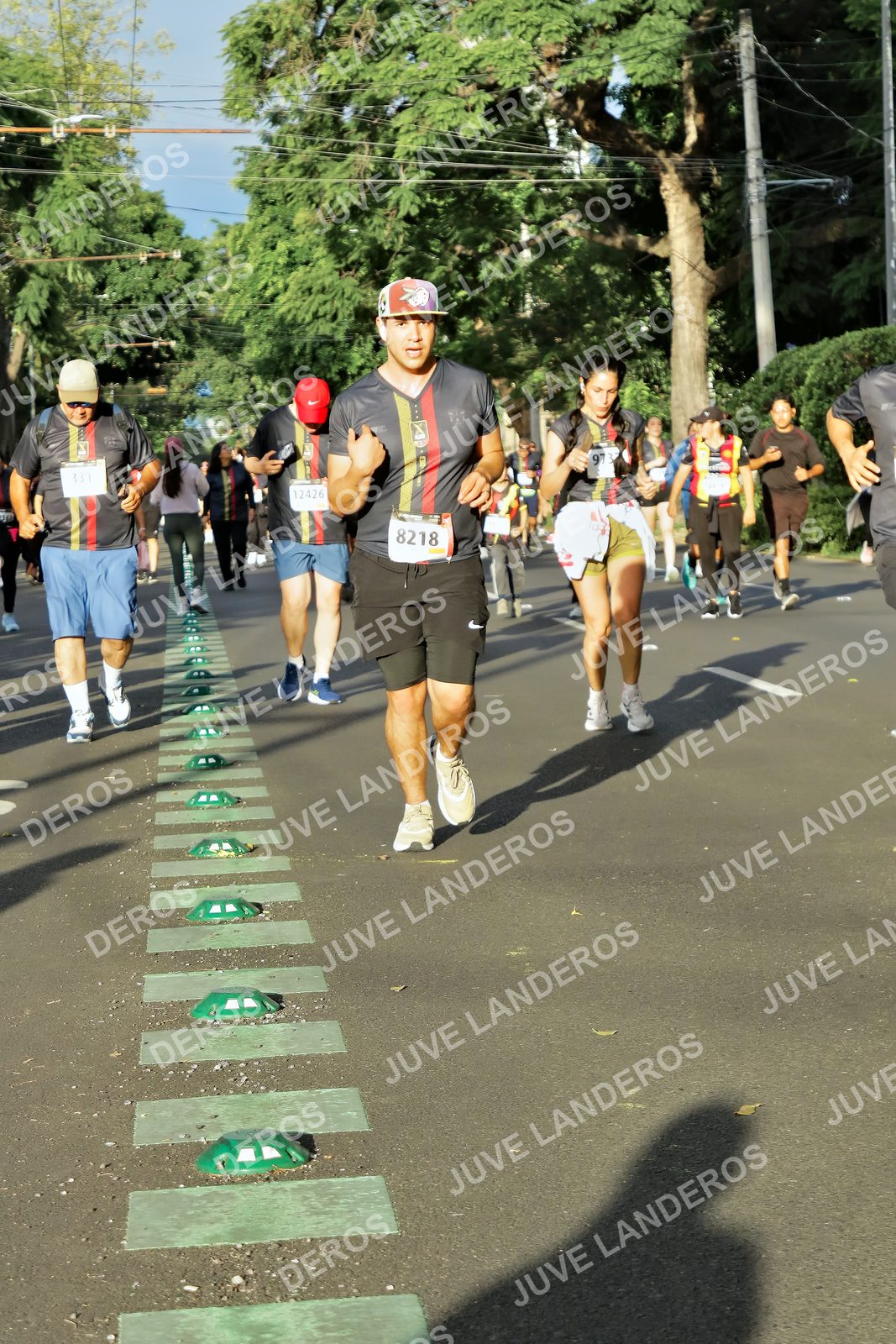Foto de la X Carrera Leones Negros Red Cola 2026 en Rectoría General de la UdeG, Av. Juárez 976 (meta en Av. Enrique Díaz de León y Pedro Moreno), Guadalajara a las 07:45 · dorsal 8218, 12426, 973