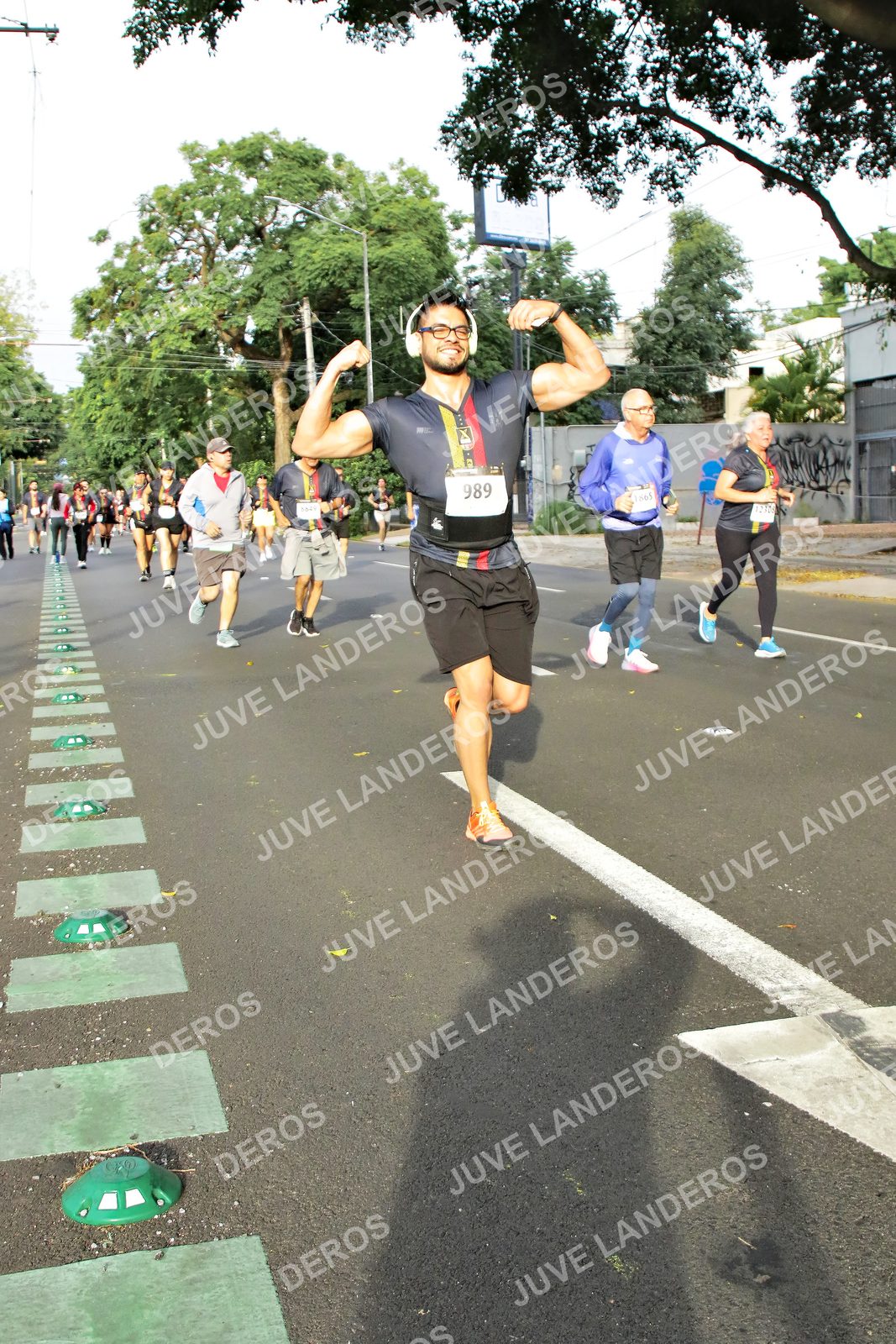 Foto de la X Carrera Leones Negros Red Cola 2026 en Rectoría General de la UdeG, Av. Juárez 976 (meta en Av. Enrique Díaz de León y Pedro Moreno), Guadalajara a las 08:03 · dorsal 989
