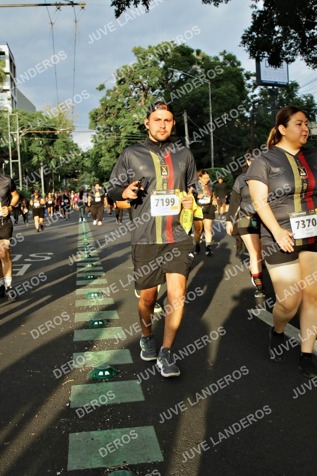 Foto de la X Carrera Leones Negros Red Cola 2026 en Rectoría General de la UdeG, Av. Juárez 976 (meta en Av. Enrique Díaz de León y Pedro Moreno), Guadalajara a las 07:31 · dorsal 7199, 7370