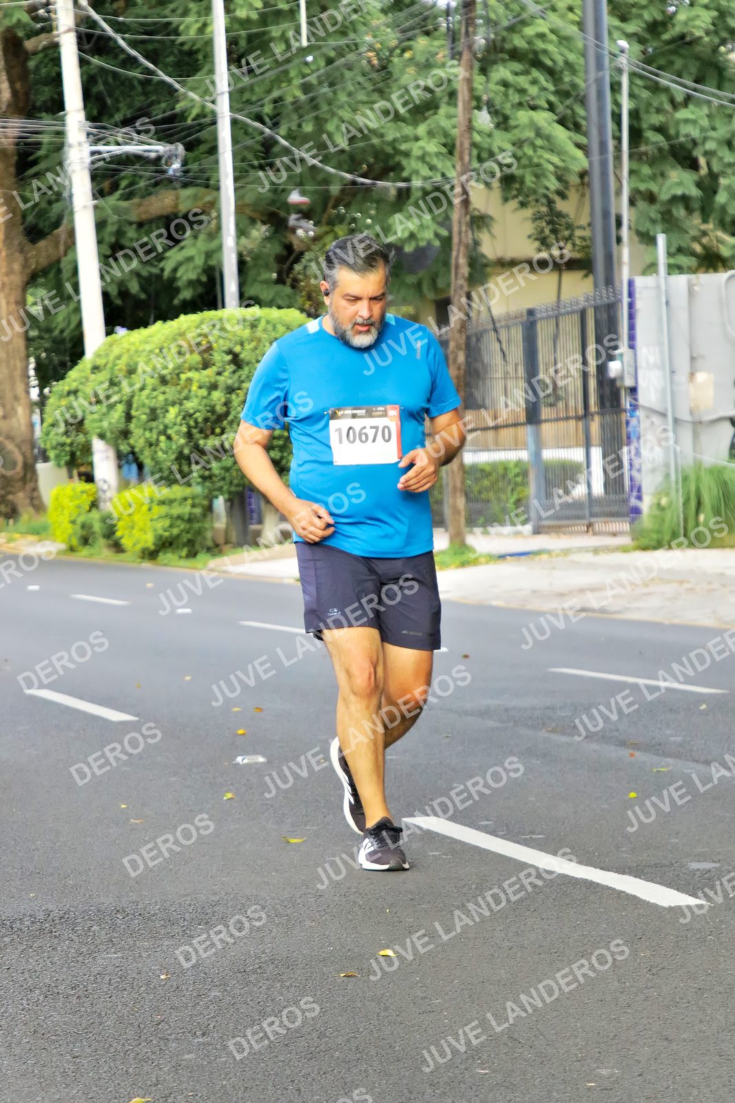 Foto de la X Carrera Leones Negros Red Cola 2026 en Rectoría General de la UdeG, Av. Juárez 976 (meta en Av. Enrique Díaz de León y Pedro Moreno), Guadalajara a las 08:16 · dorsal 10670